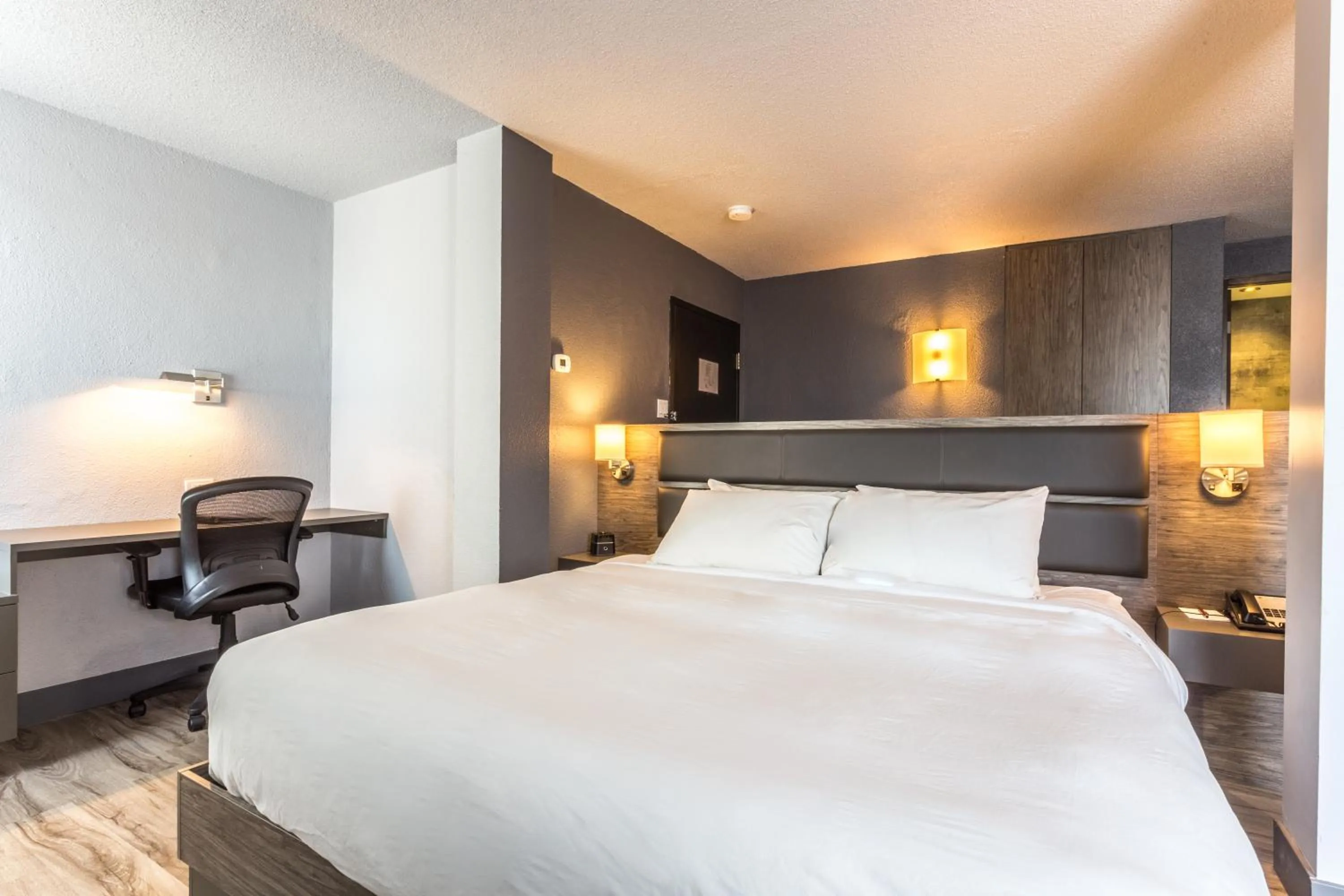 Bed in Hotel Quartier, an Ascend Collection Hotel