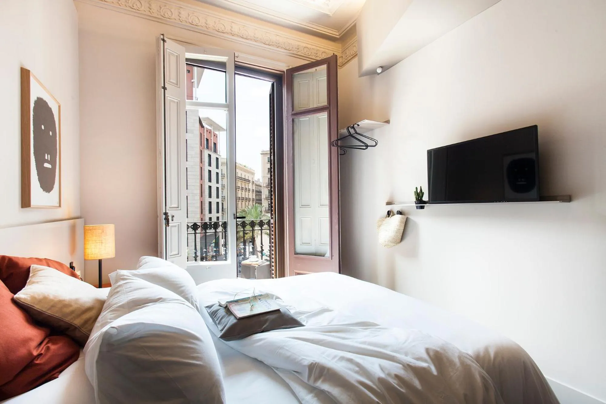 Bed in DestinationBCN - Universitat Rooms
