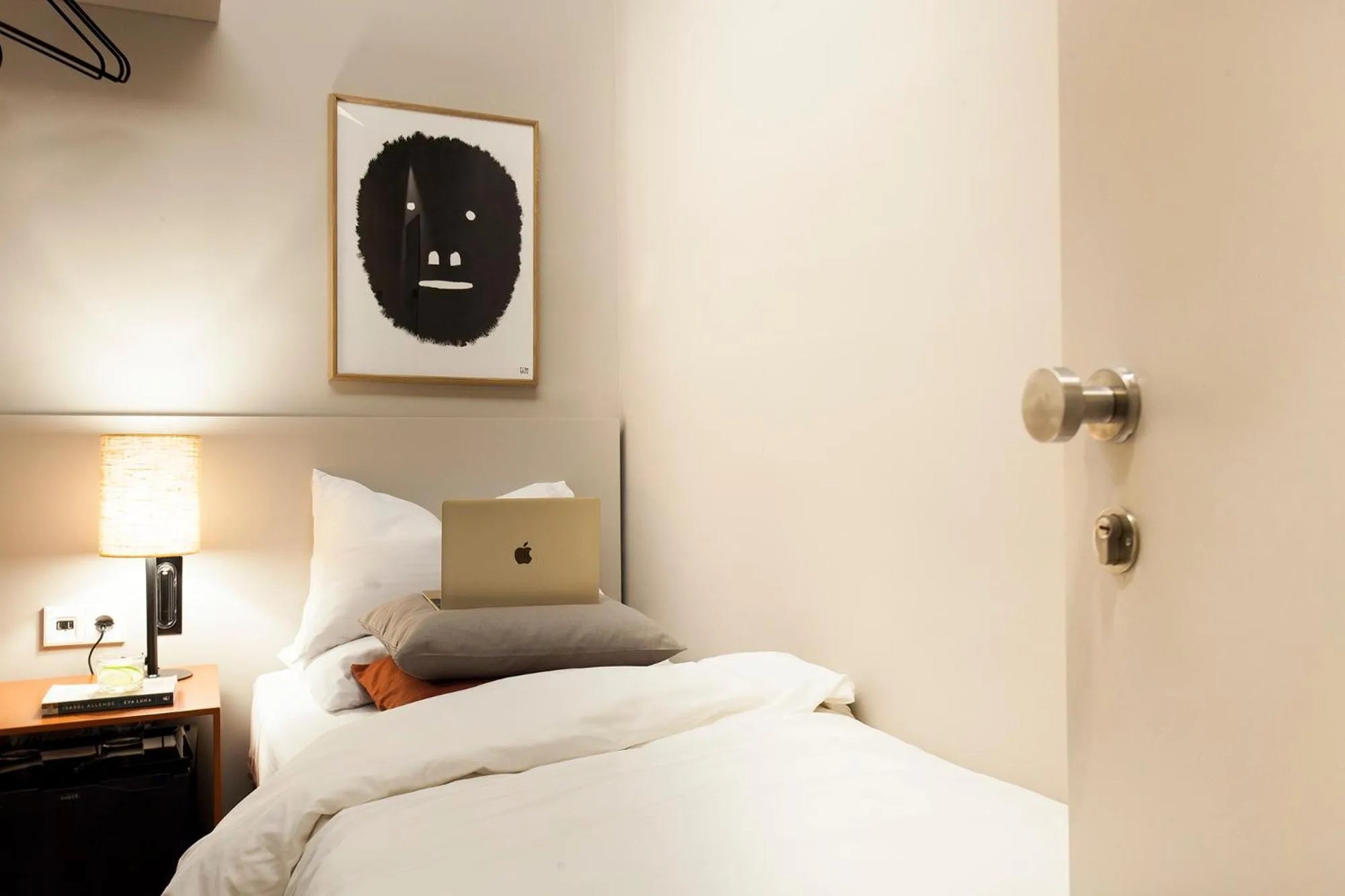 Bed in DestinationBCN - Universitat Rooms
