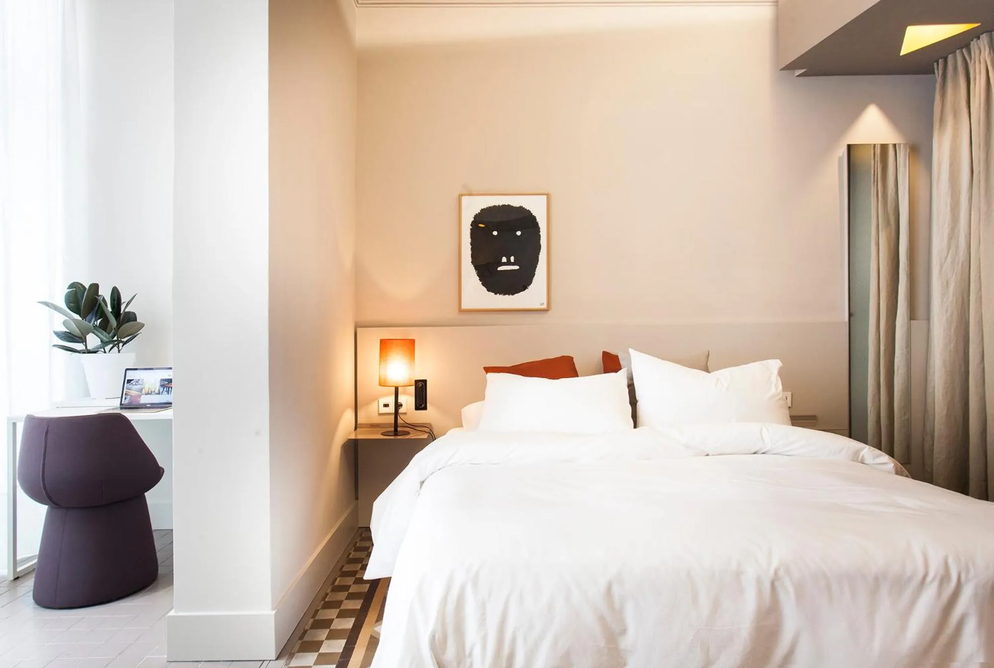 Bed in DestinationBCN - Universitat Rooms