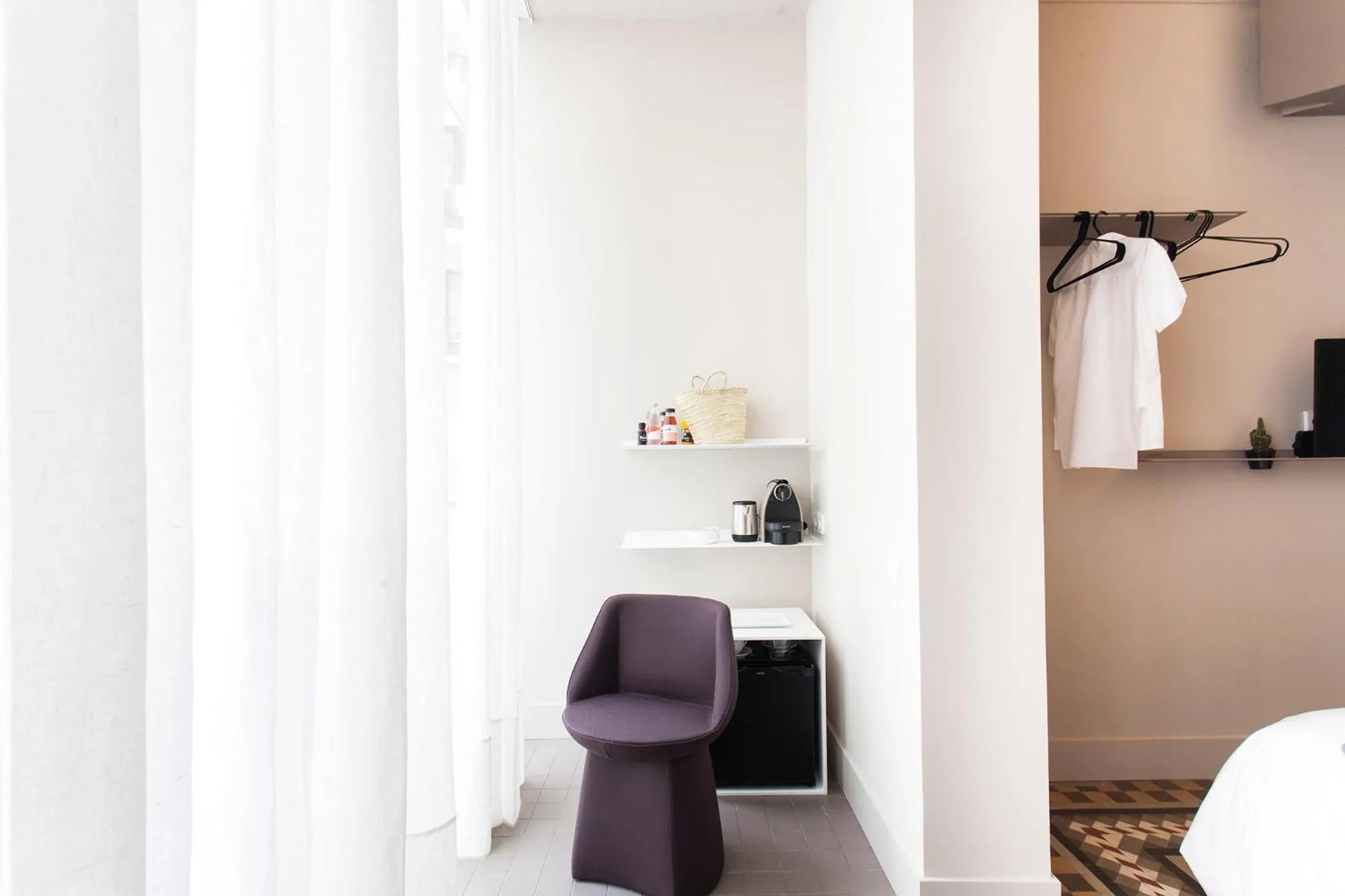 hair dresser in DestinationBCN - Universitat Rooms