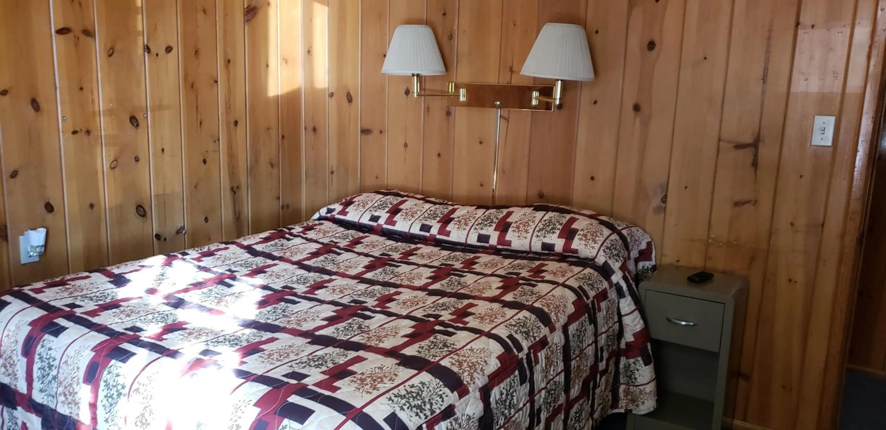 Queen Room in Caribou Lodge and Motel