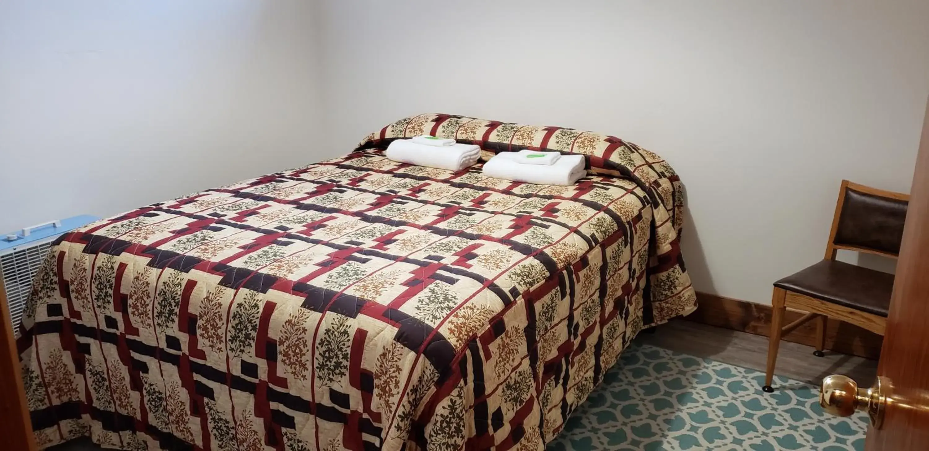 Queen Room with Shared Bathroom in Caribou Lodge and Motel Queen Room with Shared Bathroom in Caribou Lodge and Motel