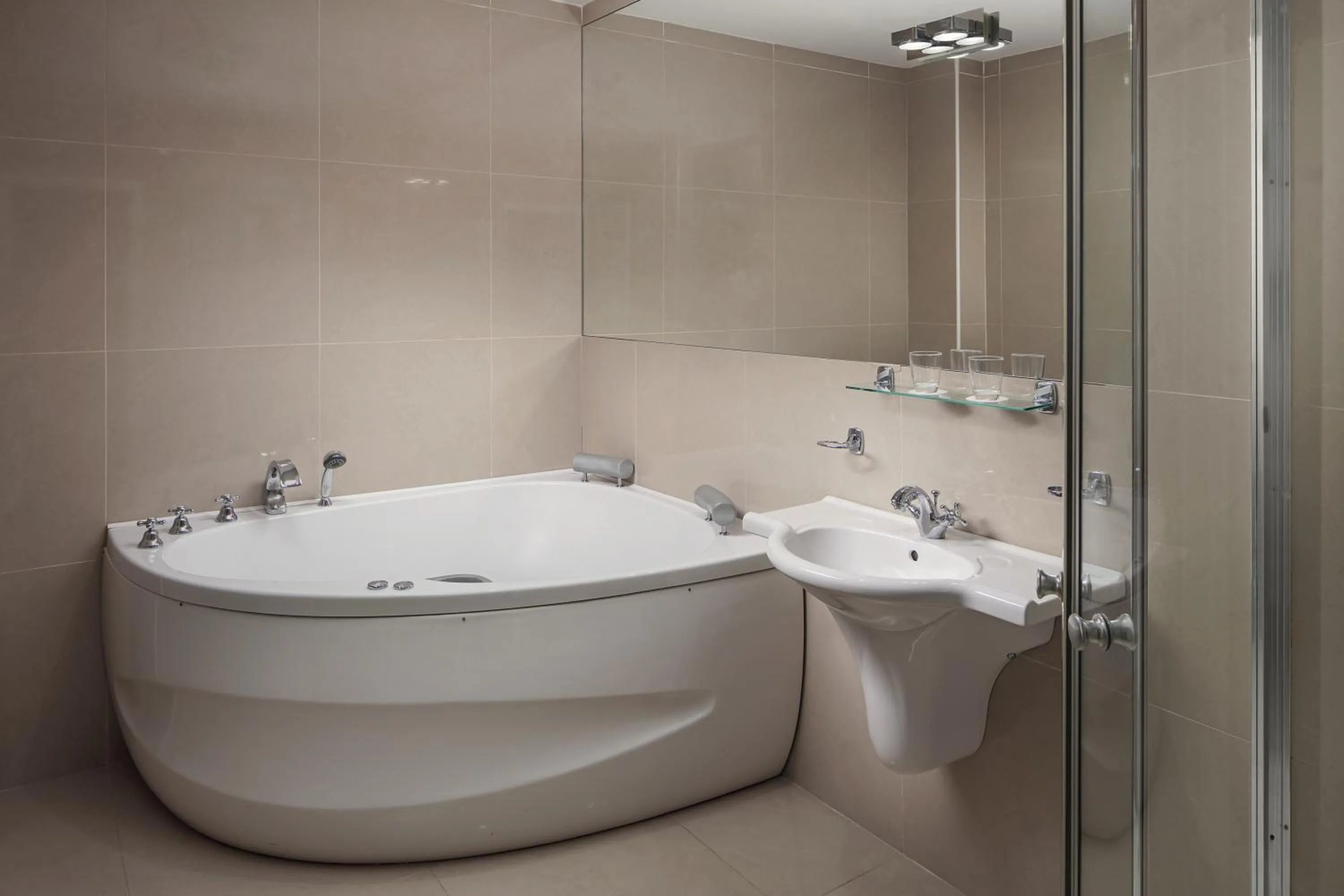 Hot Tub in Hotel Ankora