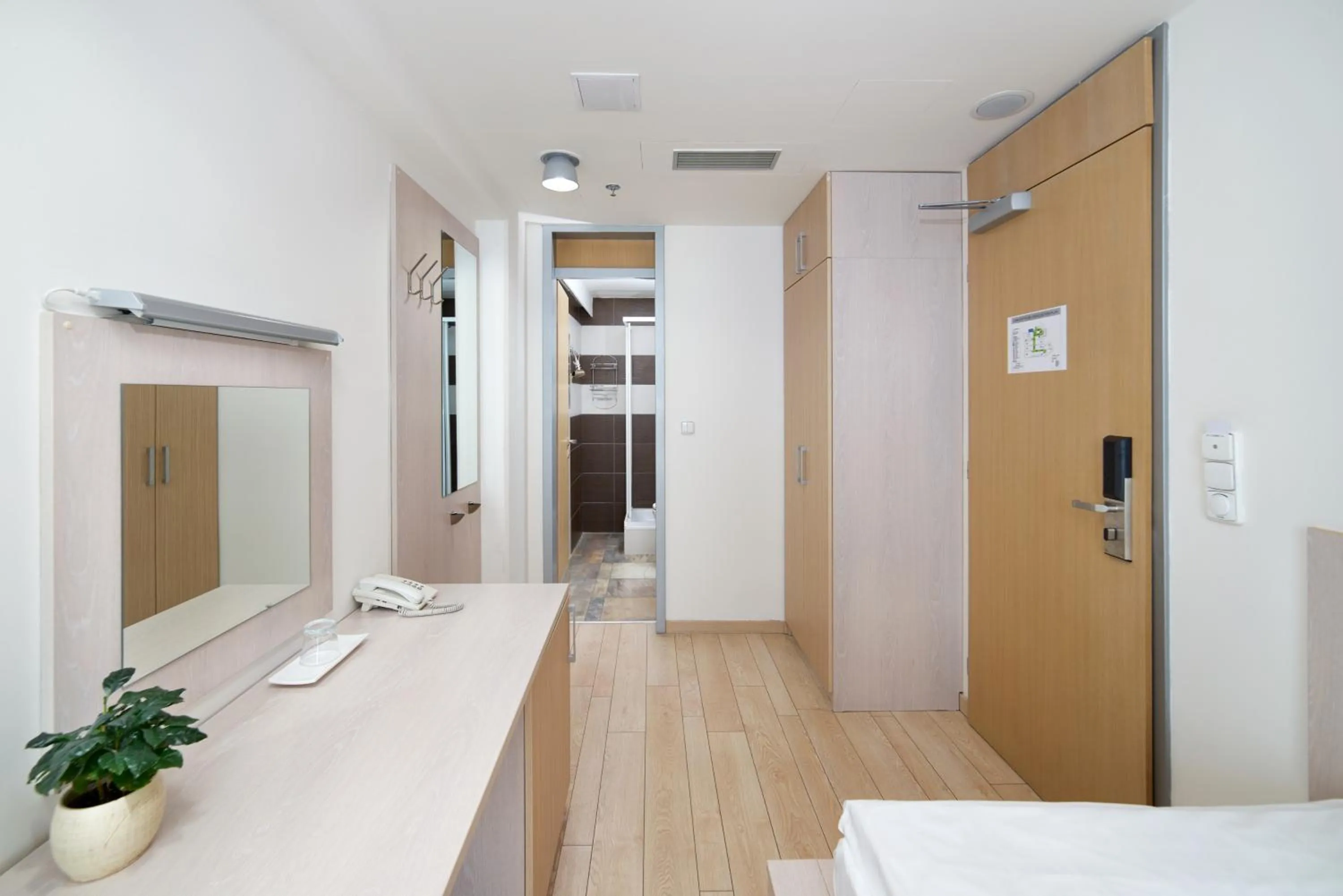 Bathroom, Bed in Hotel Ankora