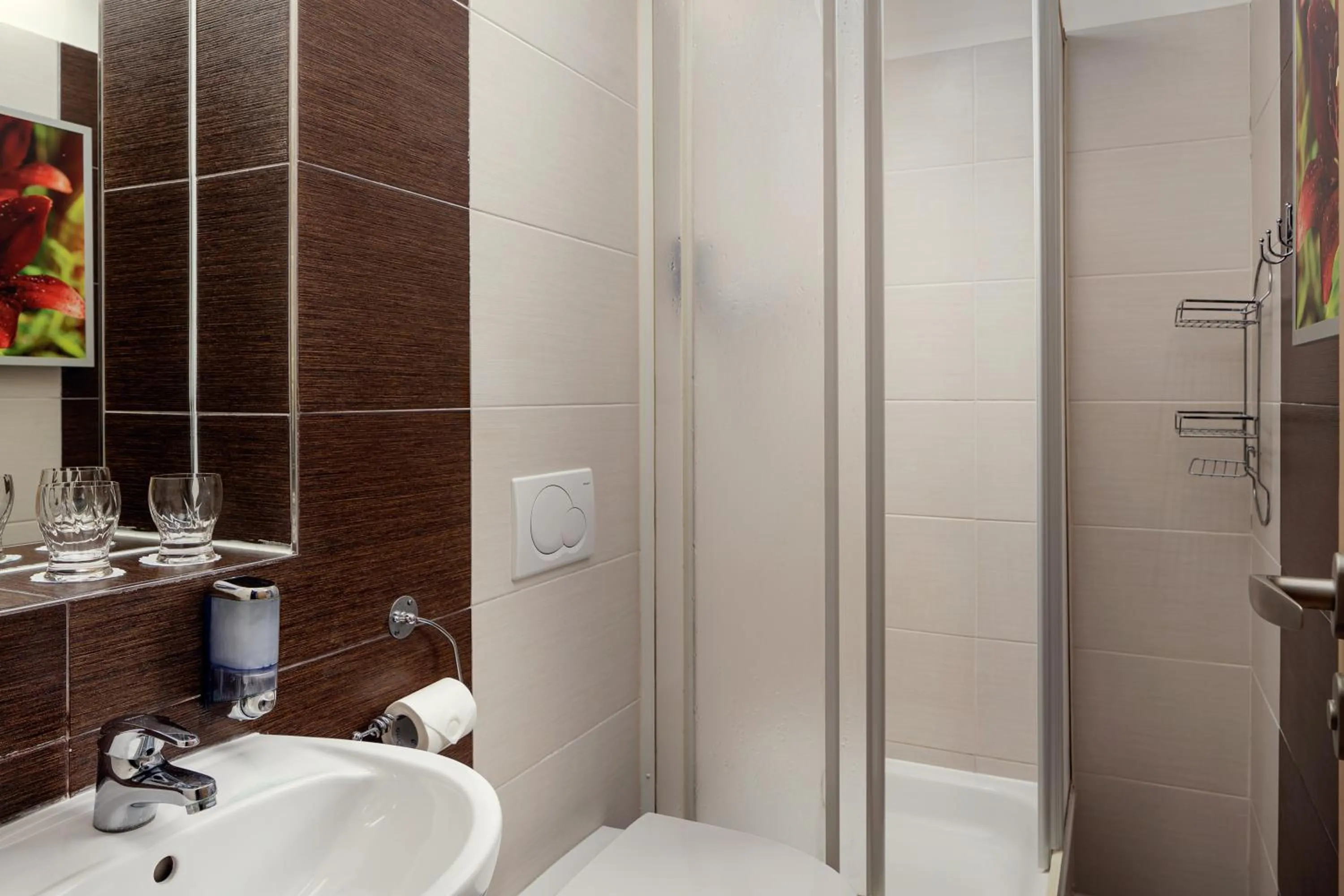 Shower in Hotel Ankora