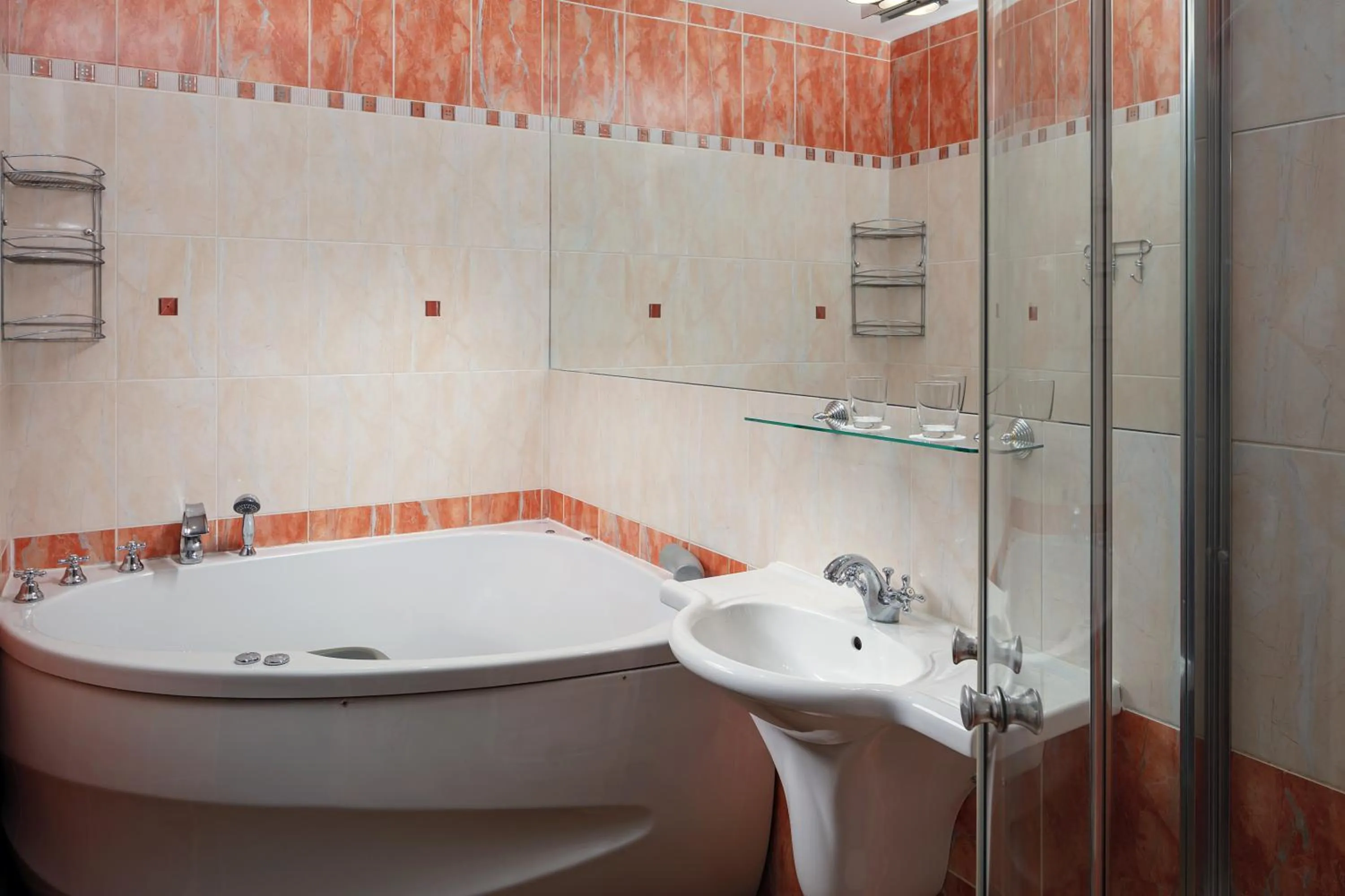 Hot Tub in Hotel Ankora