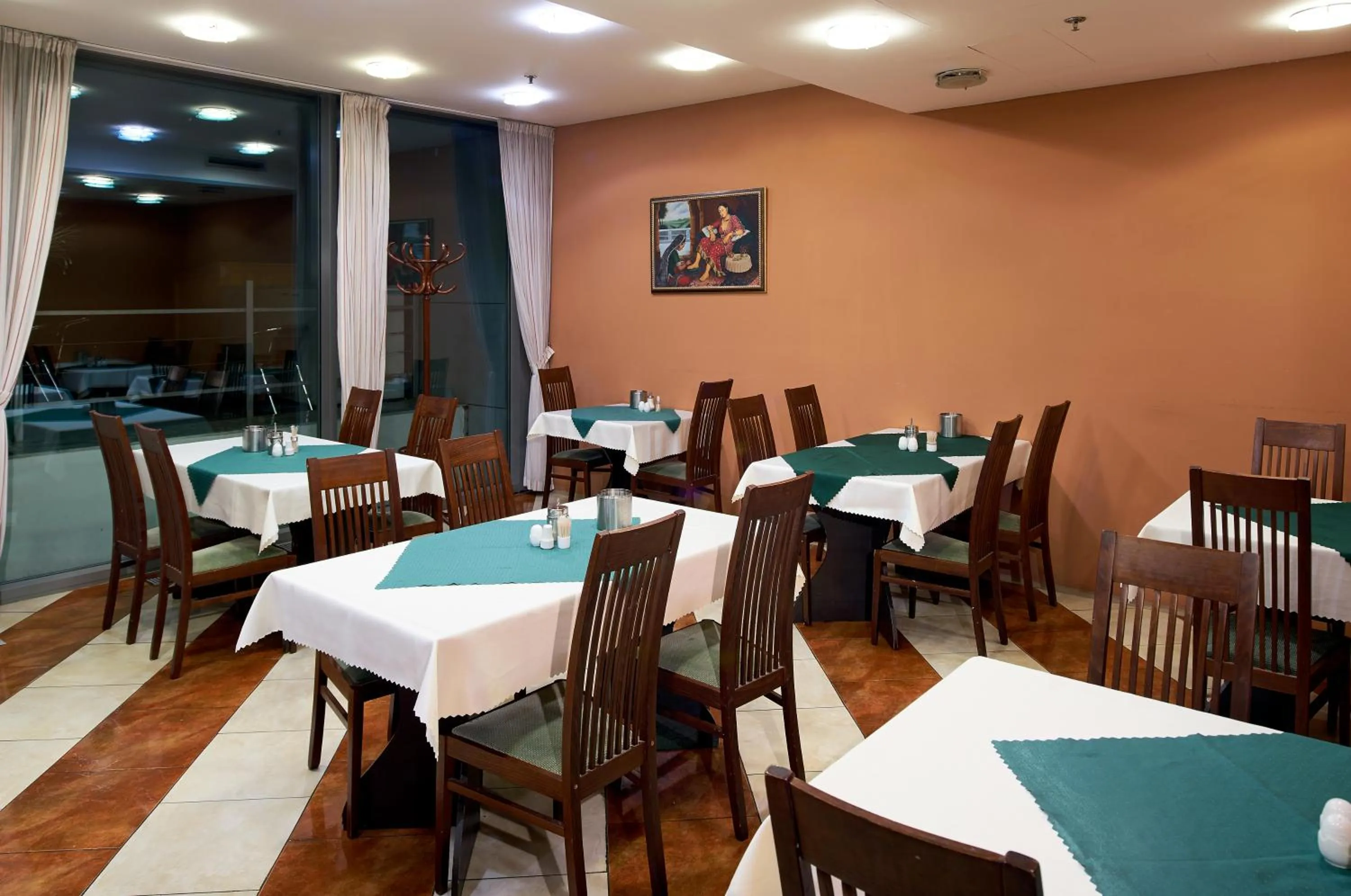 Restaurant/places to eat in Hotel Ankora