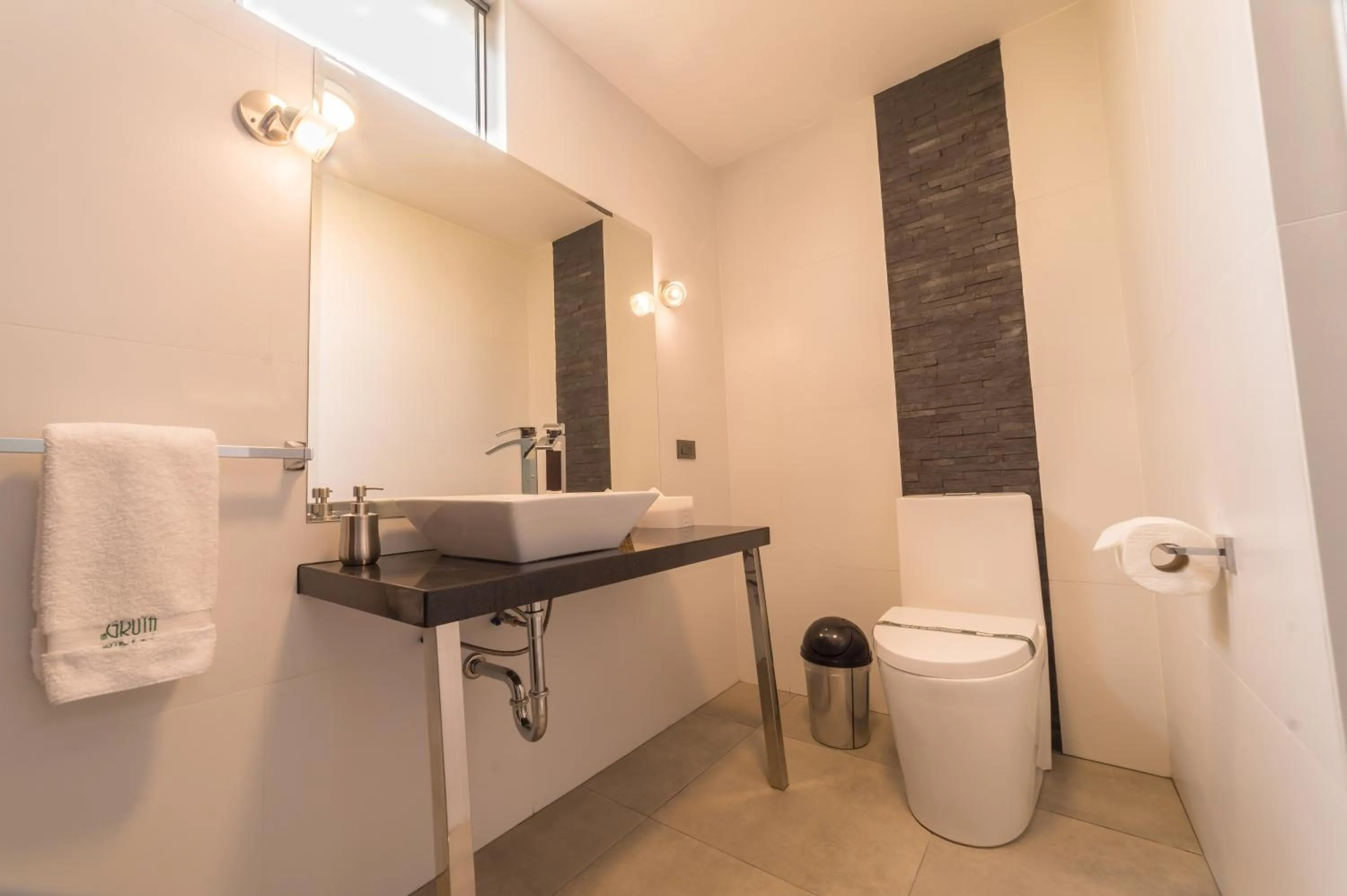 Bathroom in Hotel La Gruta