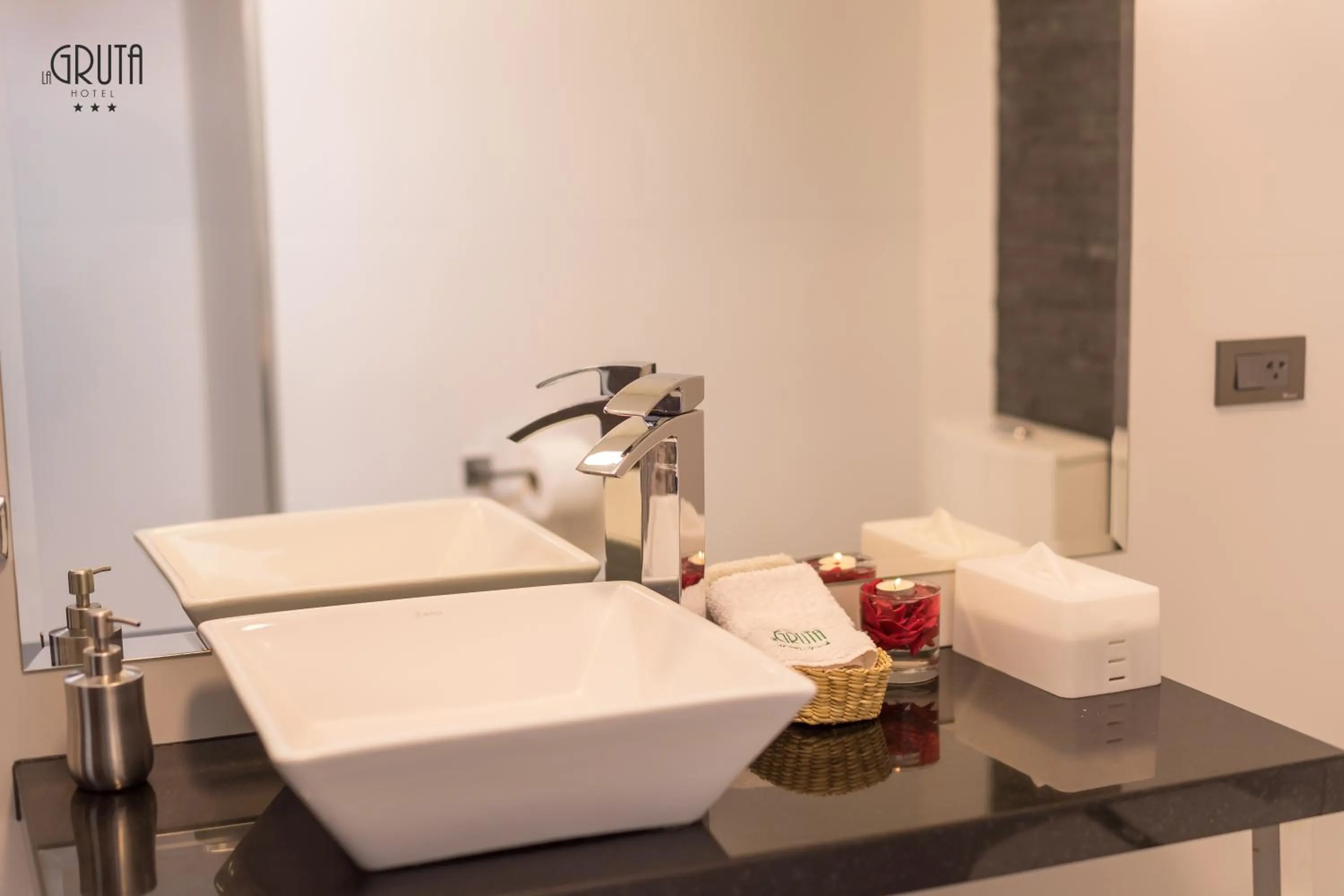 Bathroom in Hotel La Gruta