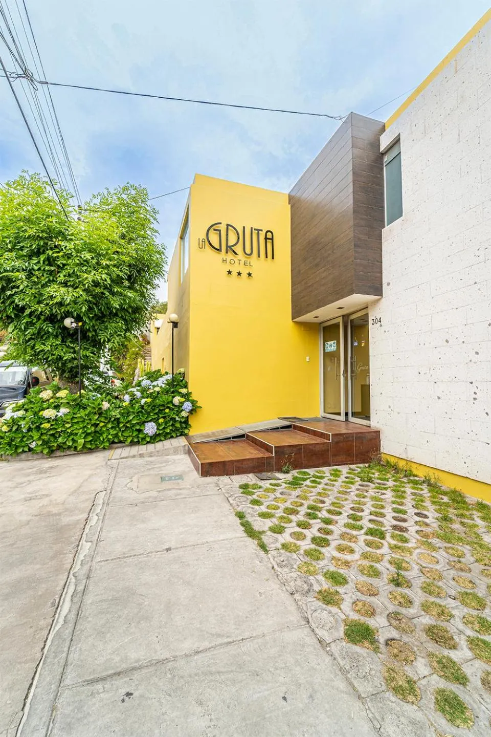 Facade/entrance in Hotel La Gruta