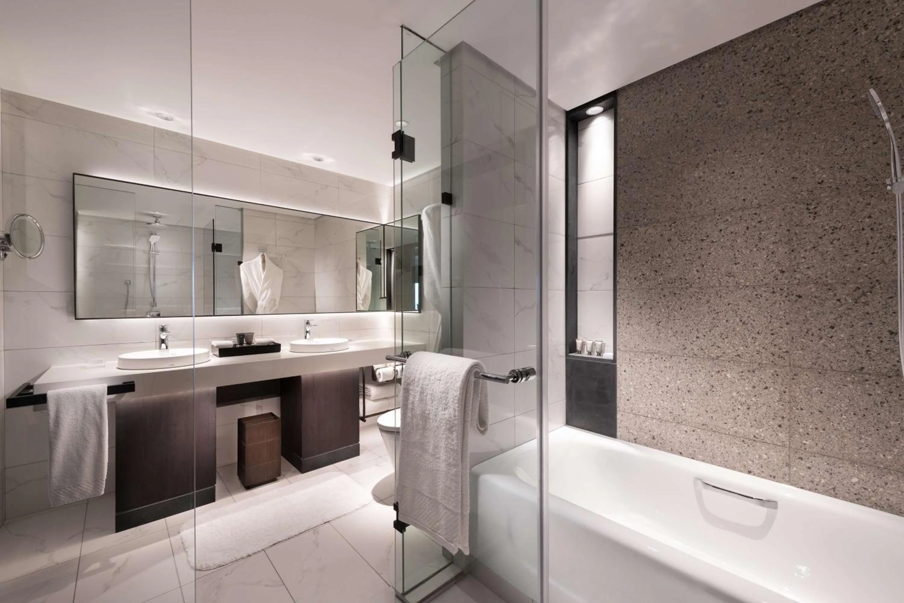 Shower in Hilton Colombo Hotel