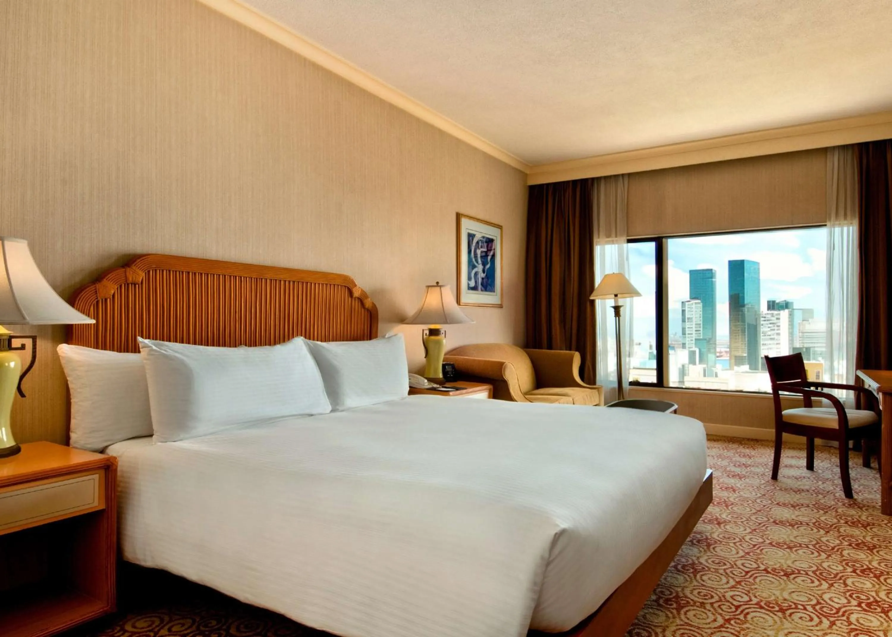 Photo of the whole room, Bed in Hilton Colombo Hotel