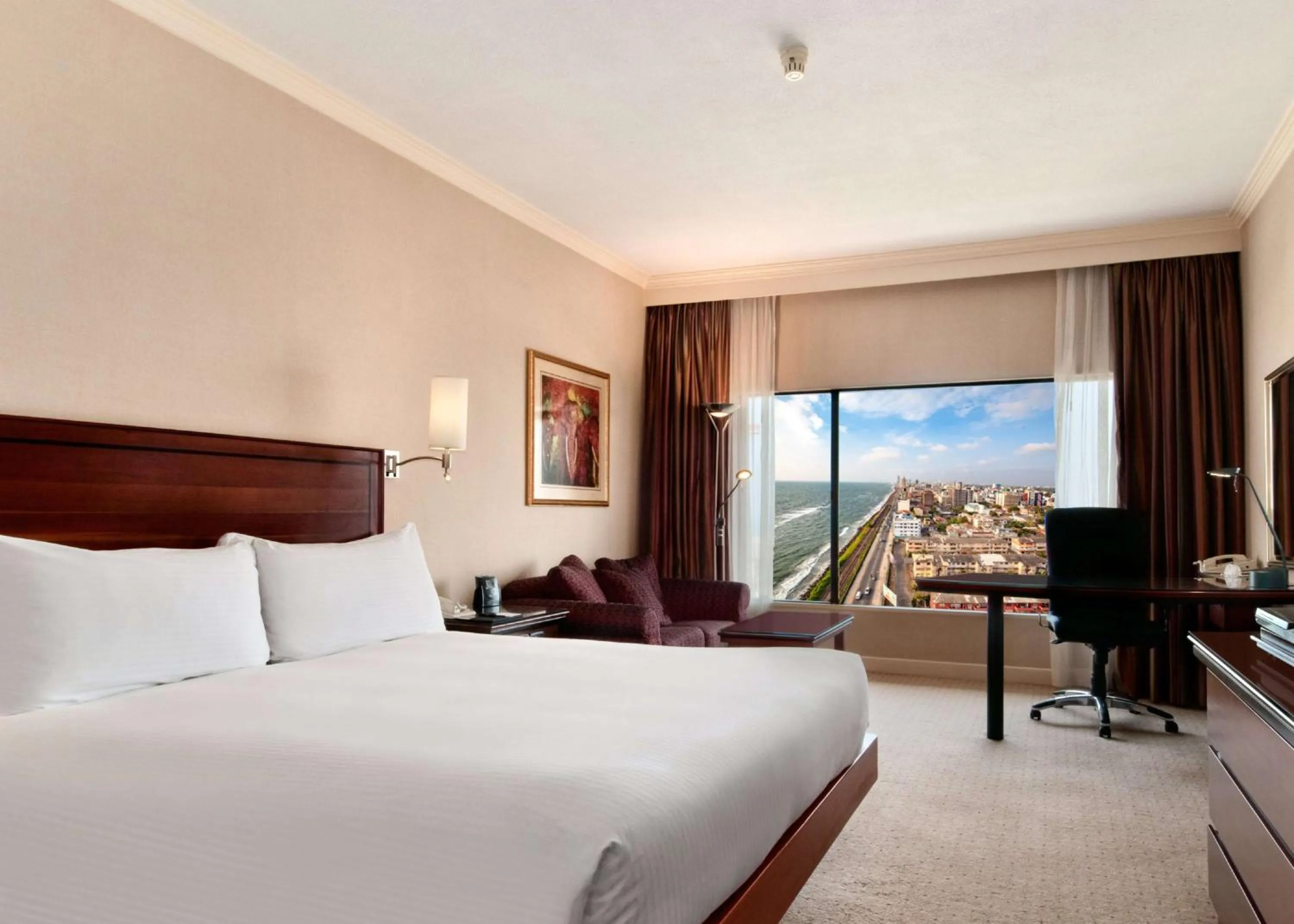 View (from property/room), Bed in Hilton Colombo Hotel