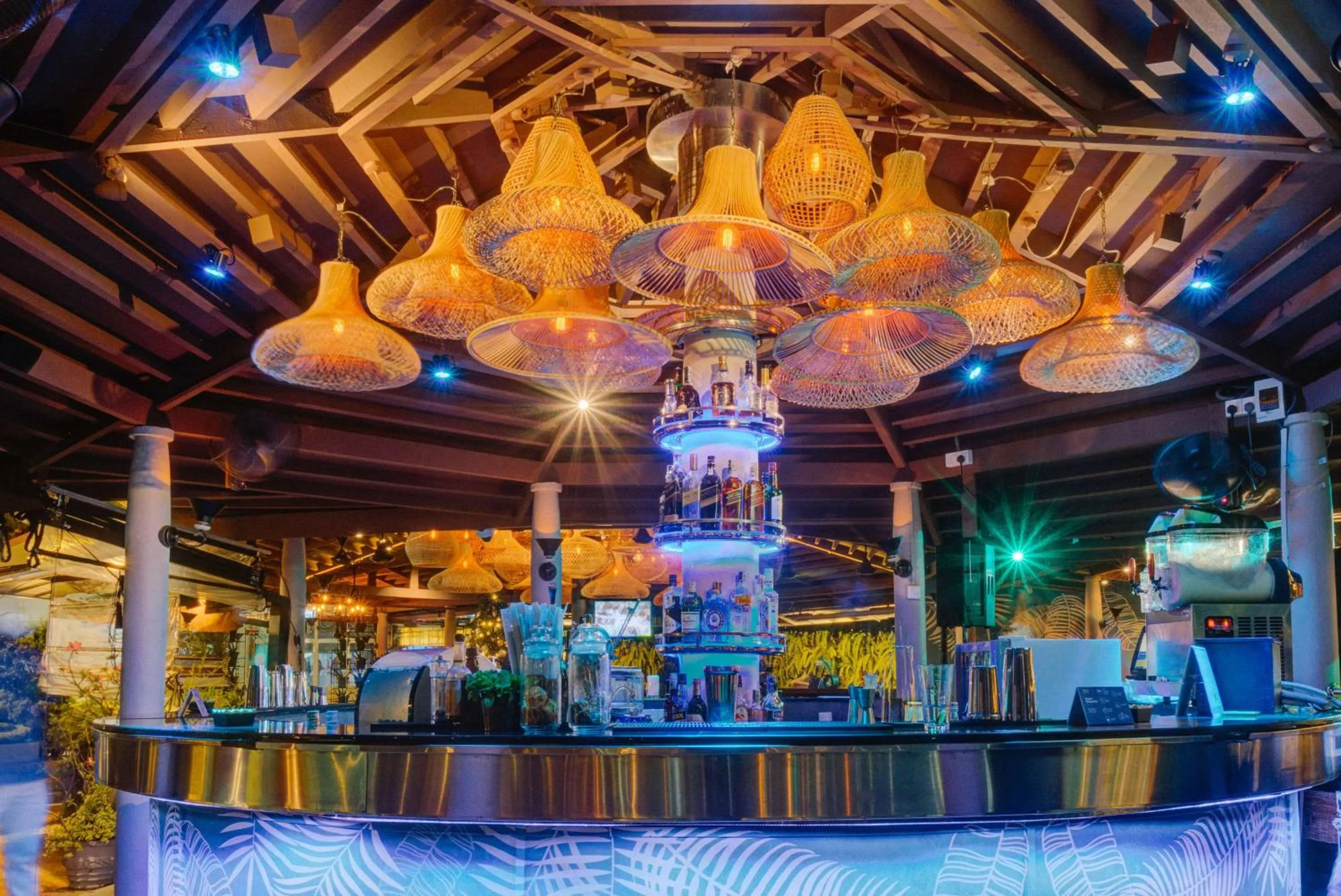 Nightclub / DJ in Hilton Colombo Hotel