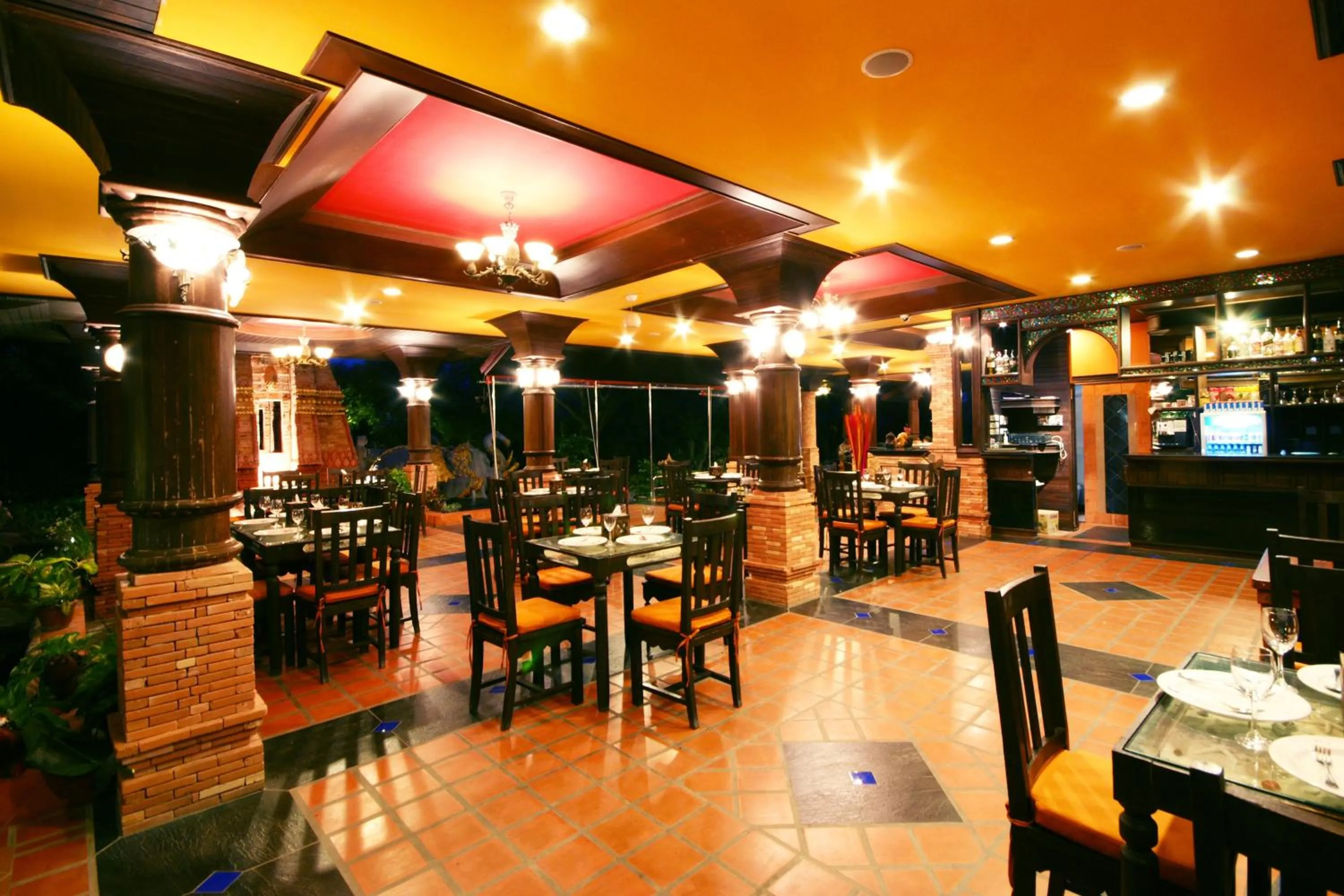 Restaurant/places to eat in Sea Breeze Resort - SHA Plus