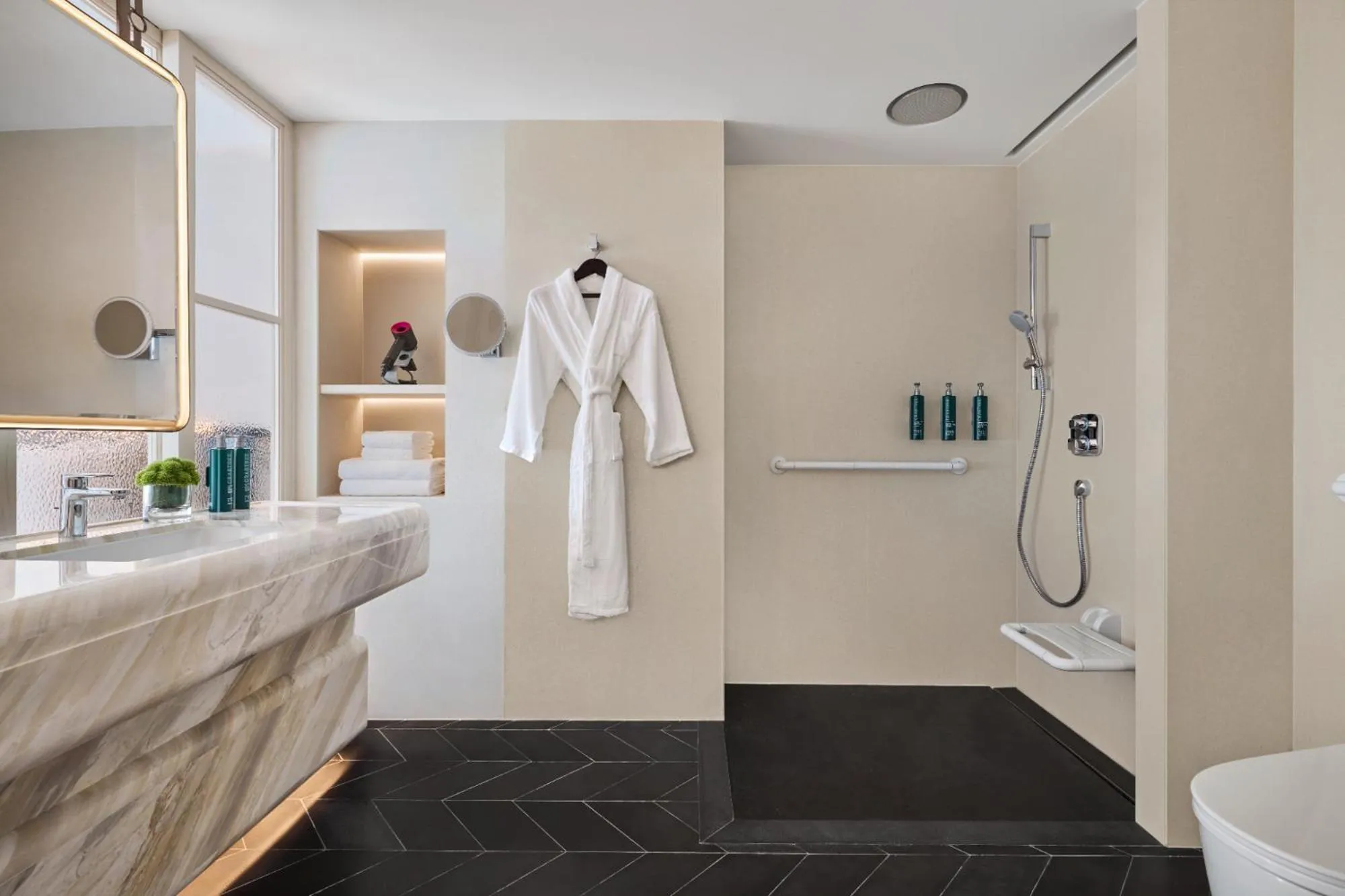 Facility for disabled guests in Hilton Shanghai City Center