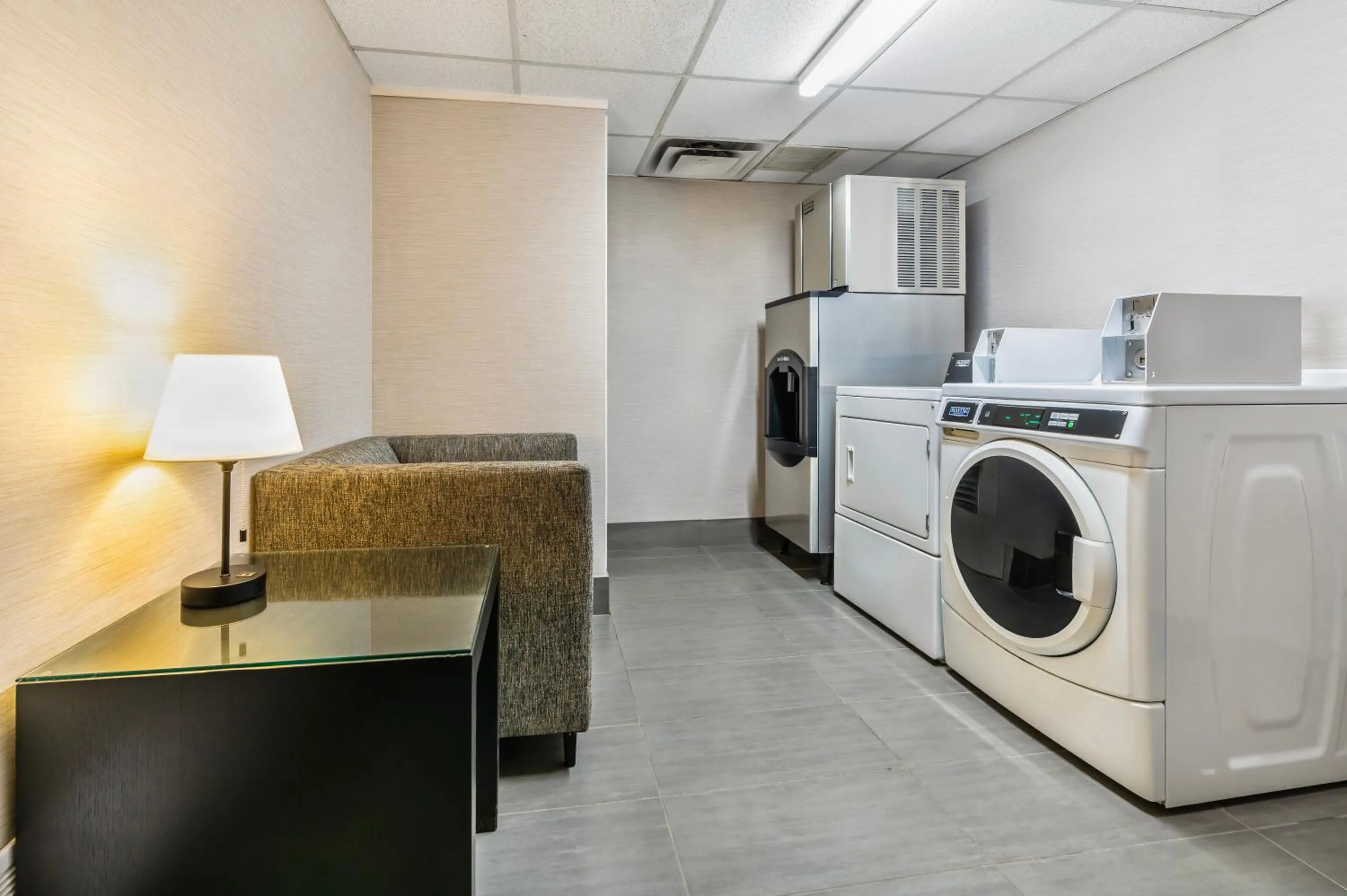 Seating area in Comfort Inn