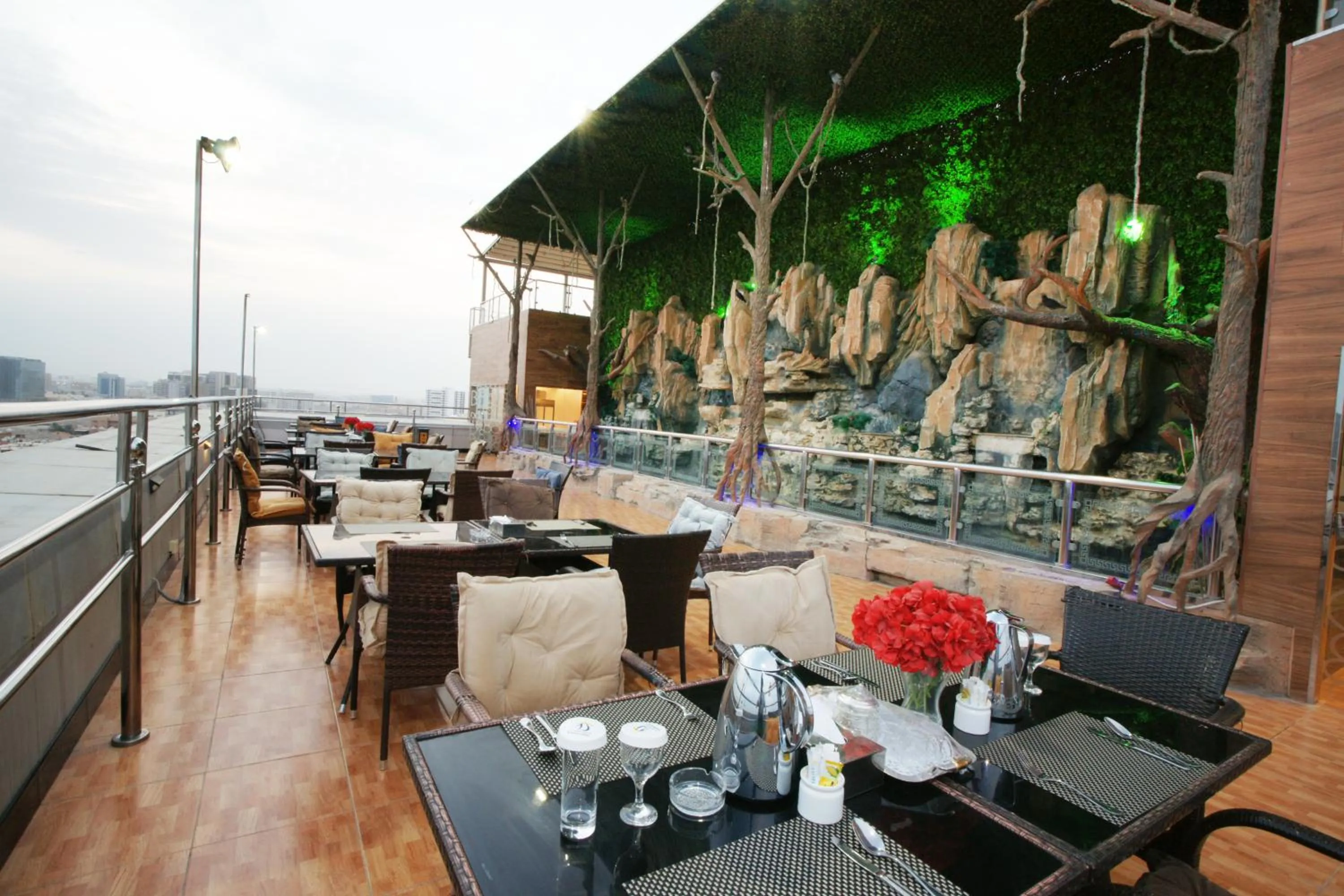 Restaurant/places to eat in Al Azhar Hotel Jeddah