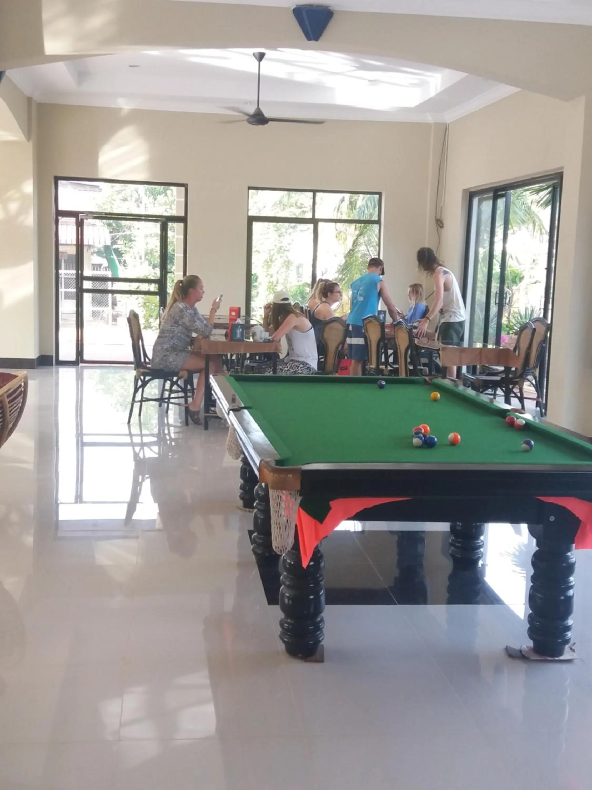 Restaurant/places to eat in Blue Diamond Hostel