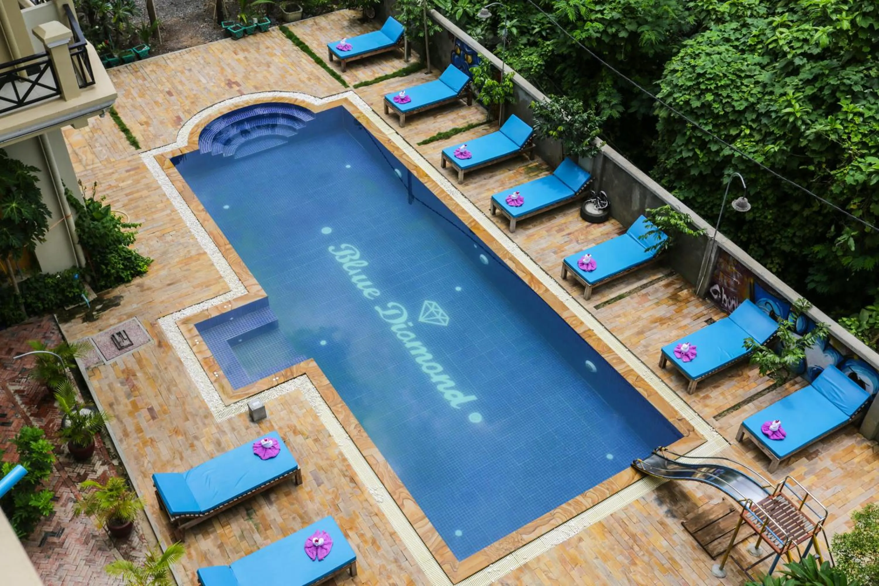 Swimming pool in Blue Diamond Hostel