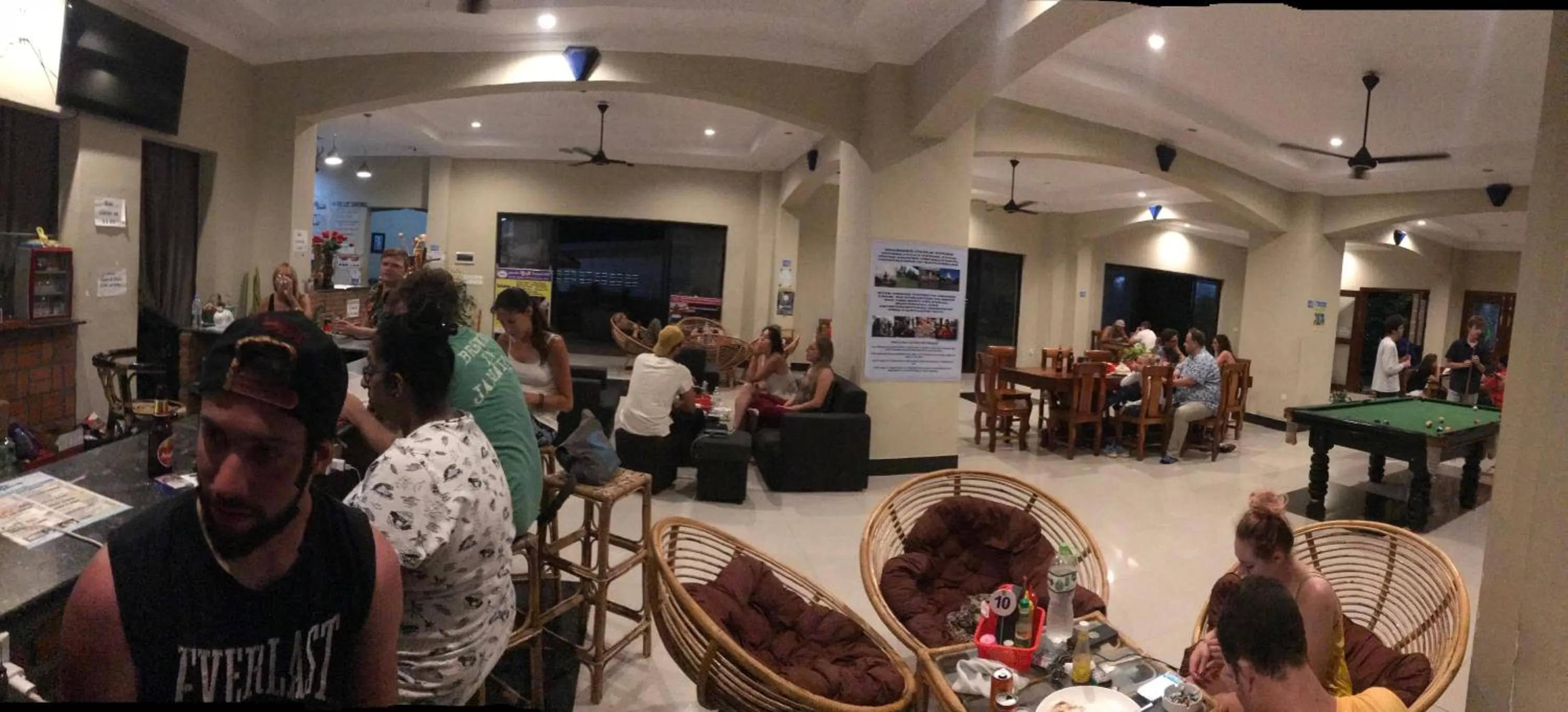 Restaurant/places to eat in Blue Diamond Hostel