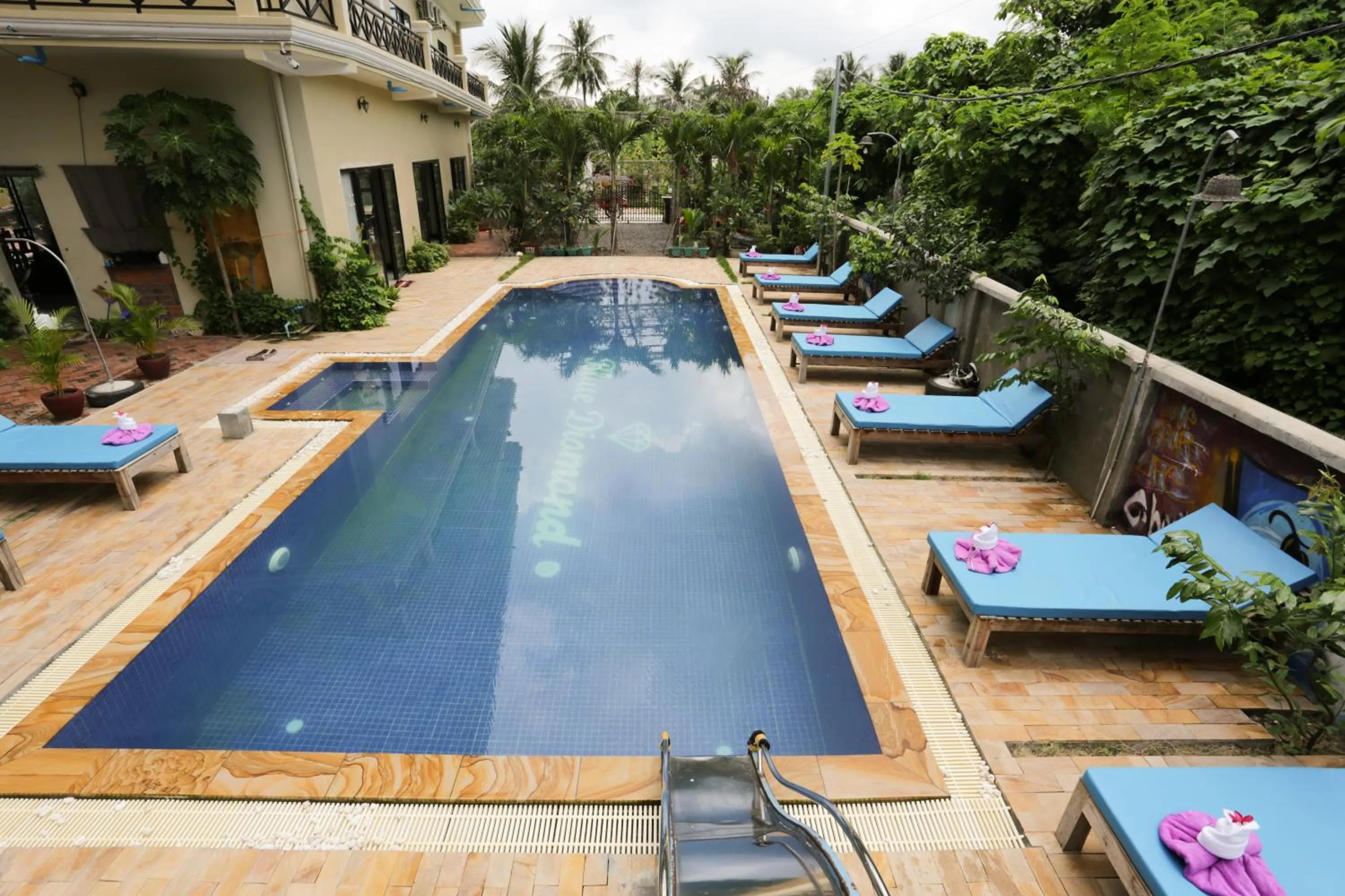 Swimming pool in Blue Diamond Hostel