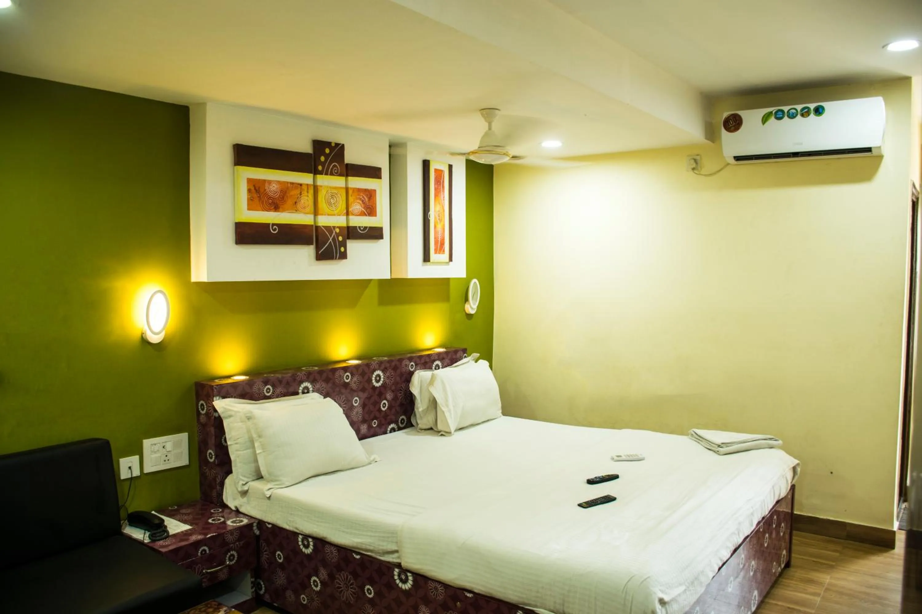 Photo of the whole room in Hotel Platinum