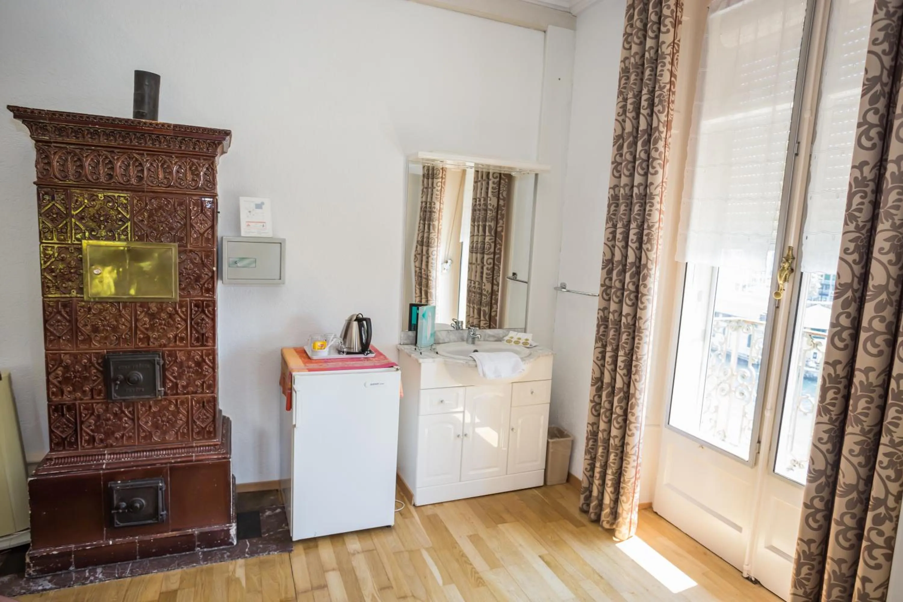 Coffee/tea facilities in Hotel des Tourelles