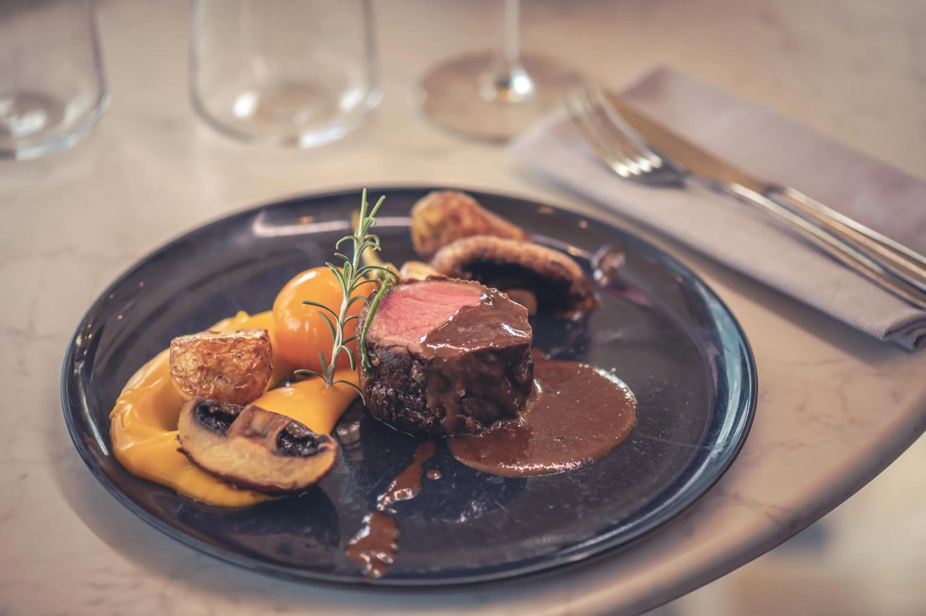 Restaurant/places to eat in Logis Hôtel Restaurant Le Plantevin