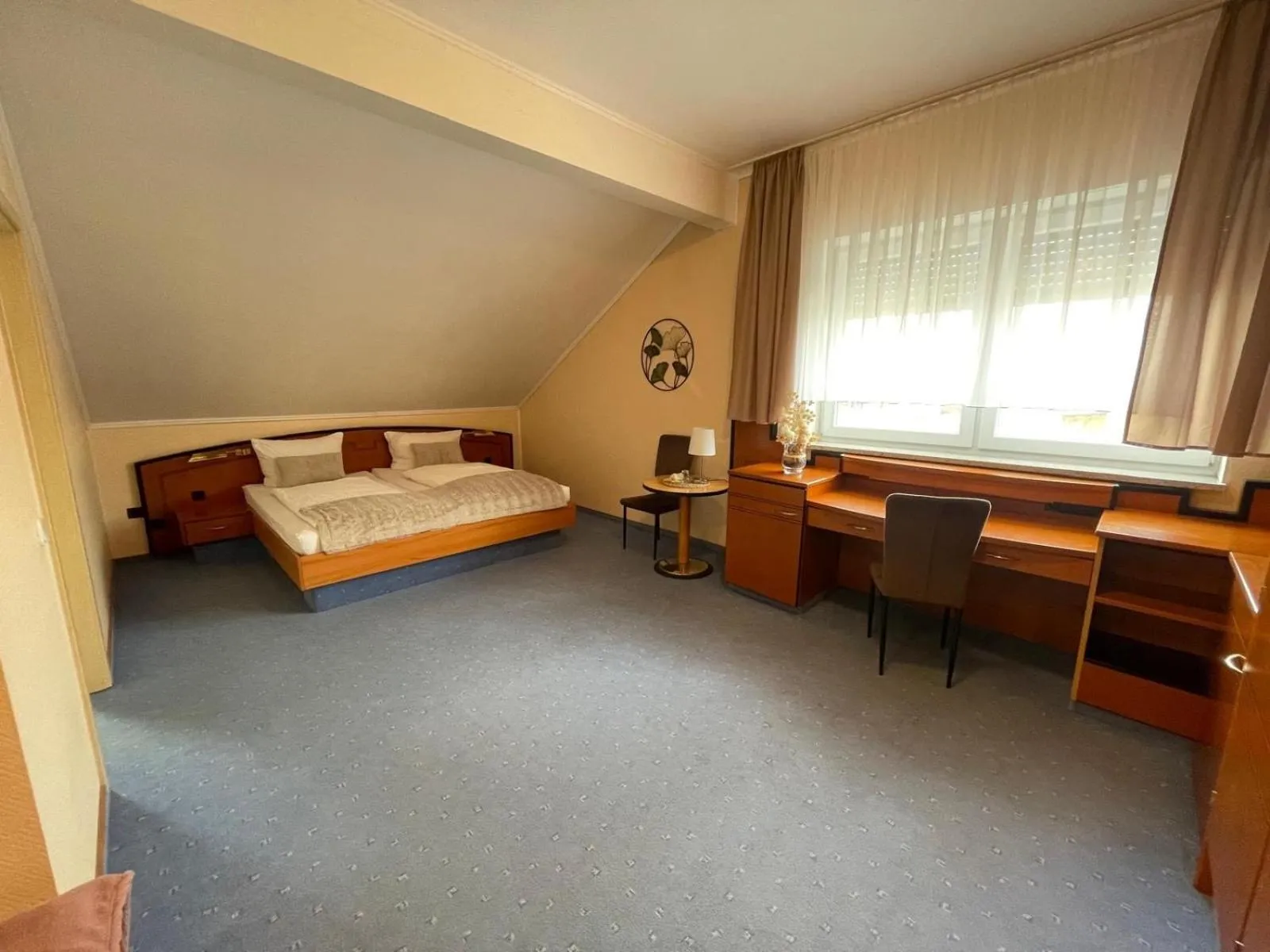 Photo of the whole room, Bed in Heppenheimer Hof Hotel