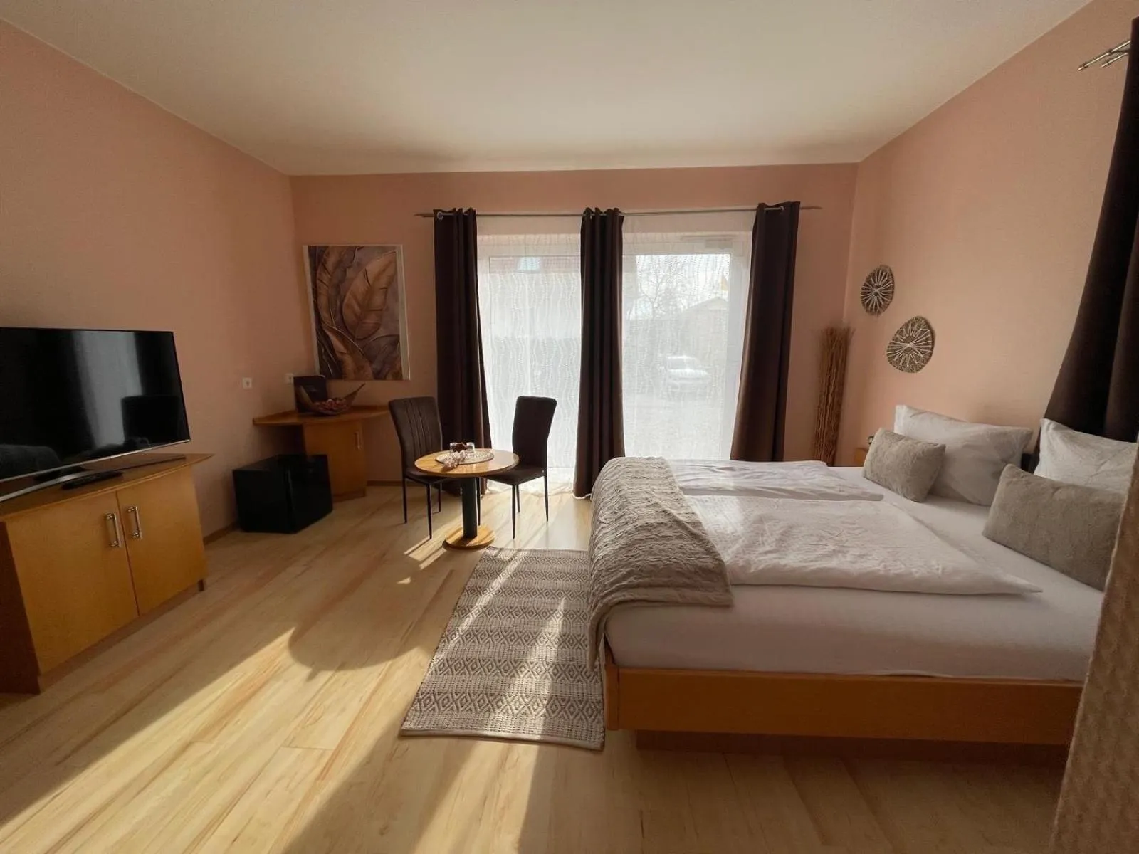 Photo of the whole room, Bed in Heppenheimer Hof Hotel