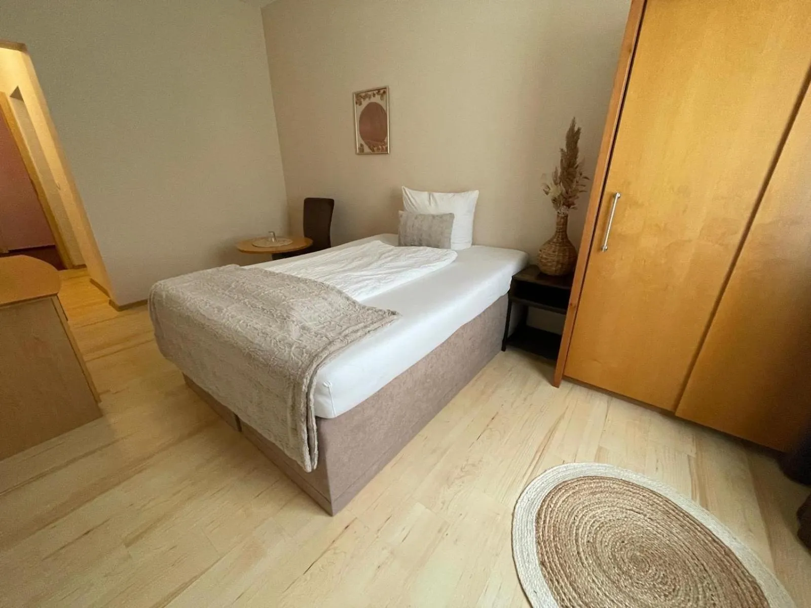 Photo of the whole room, Bed in Heppenheimer Hof Hotel