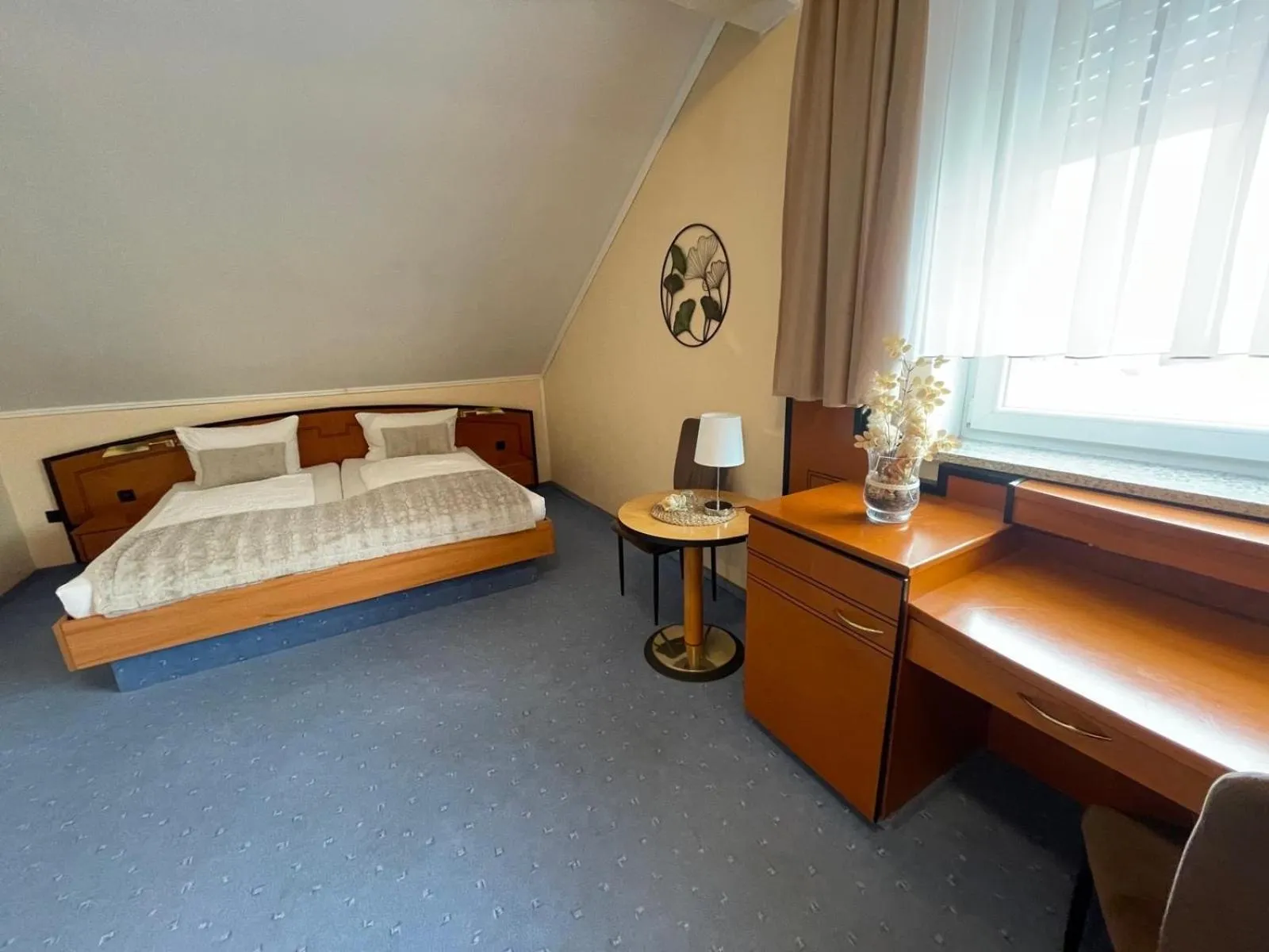 Photo of the whole room, Bed in Heppenheimer Hof Hotel