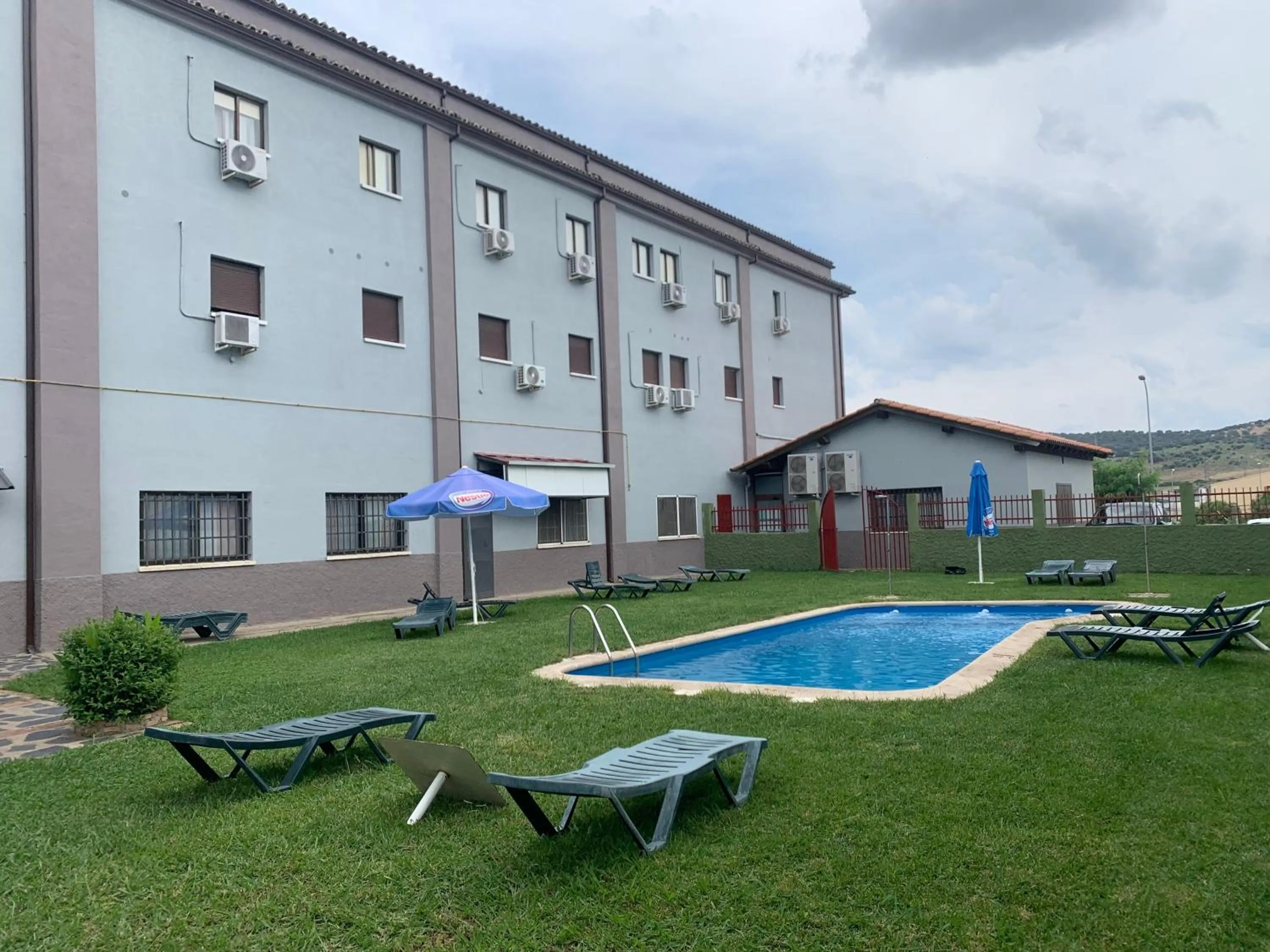 Swimming pool in Hotel Ciudad de Plasencia