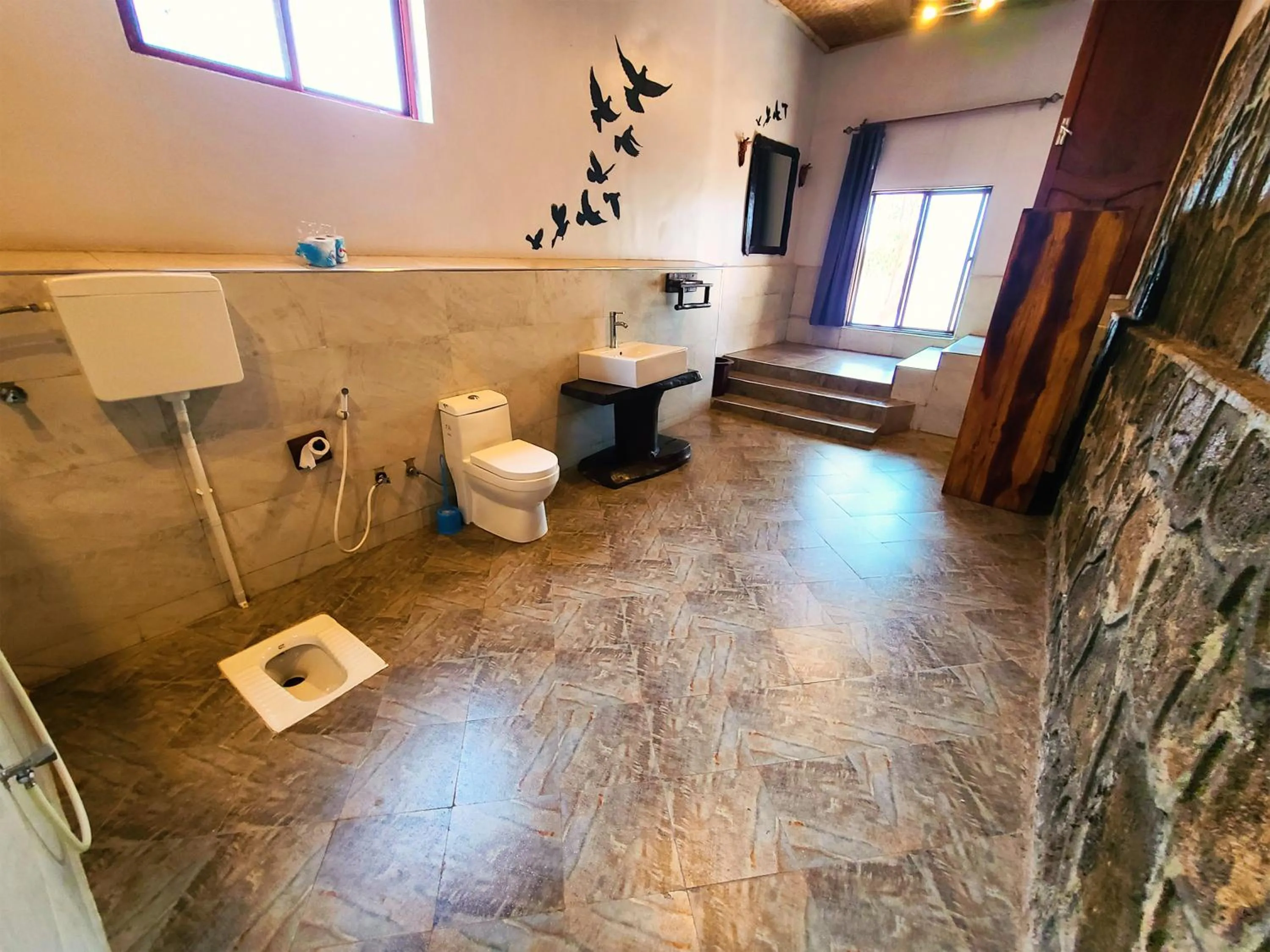 Toilet in Wag Hill Lodge & Spa