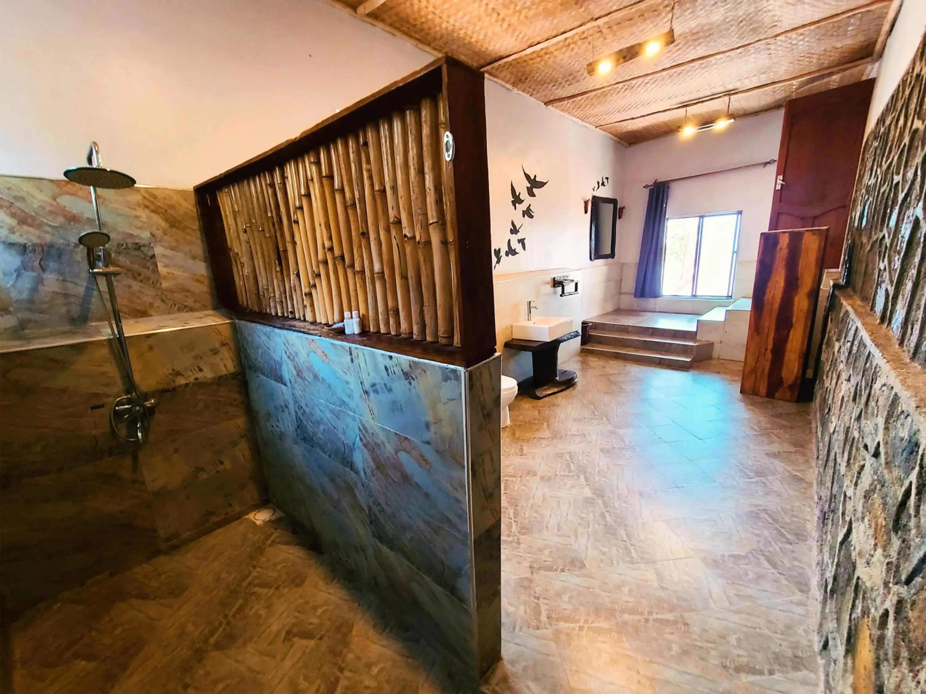 Toilet in Wag Hill Lodge & Spa