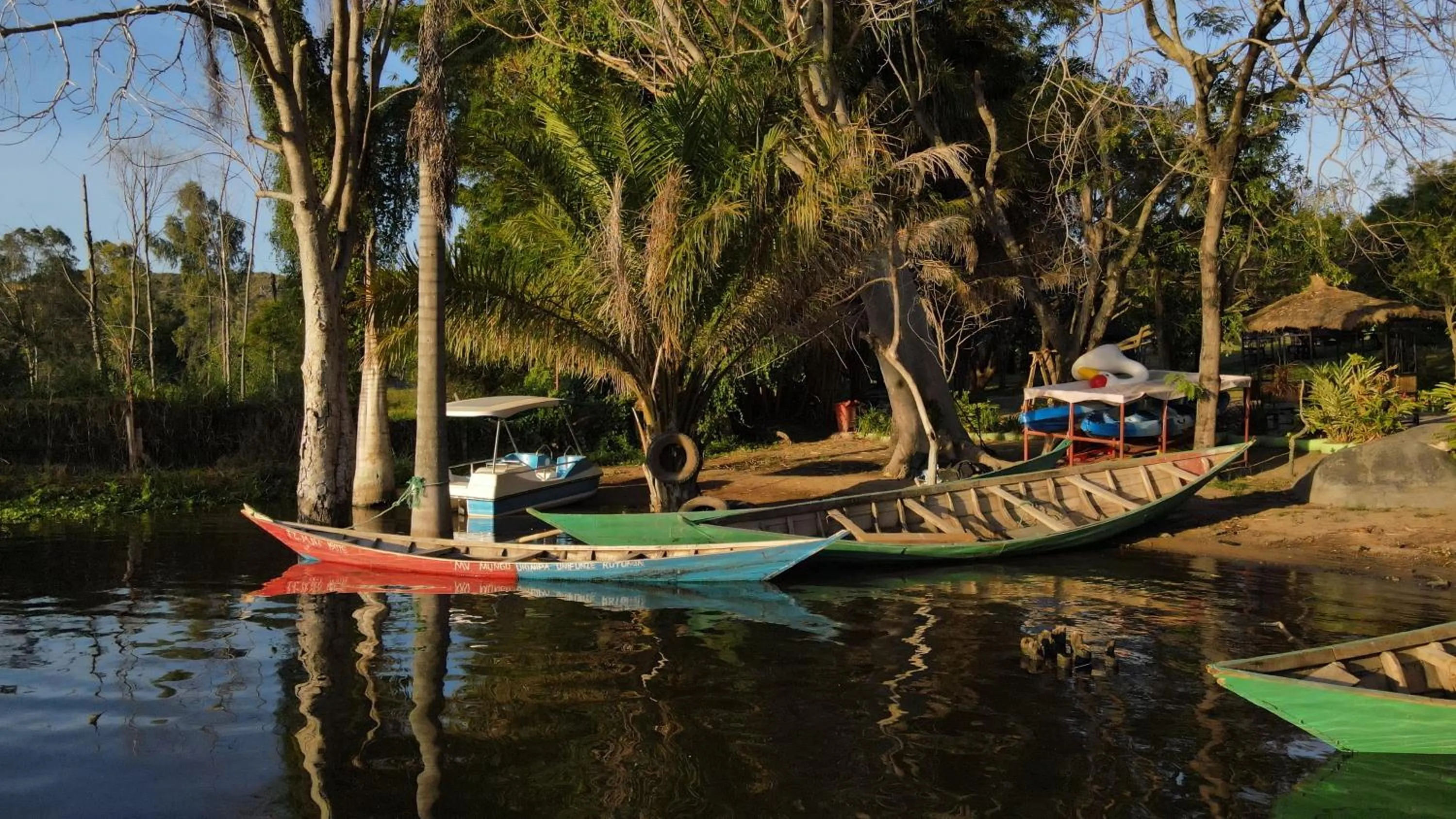 Canoeing in Wag Hill Lodge & Spa