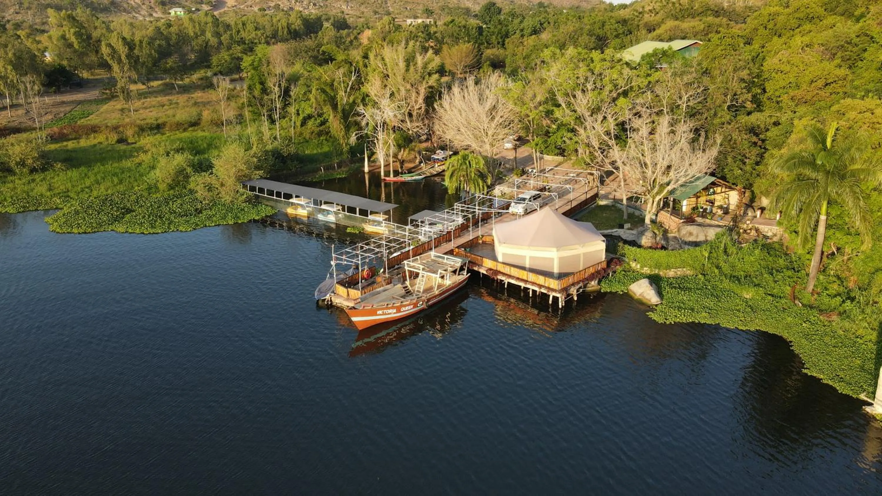 Property building in Wag Hill Lodge & Spa