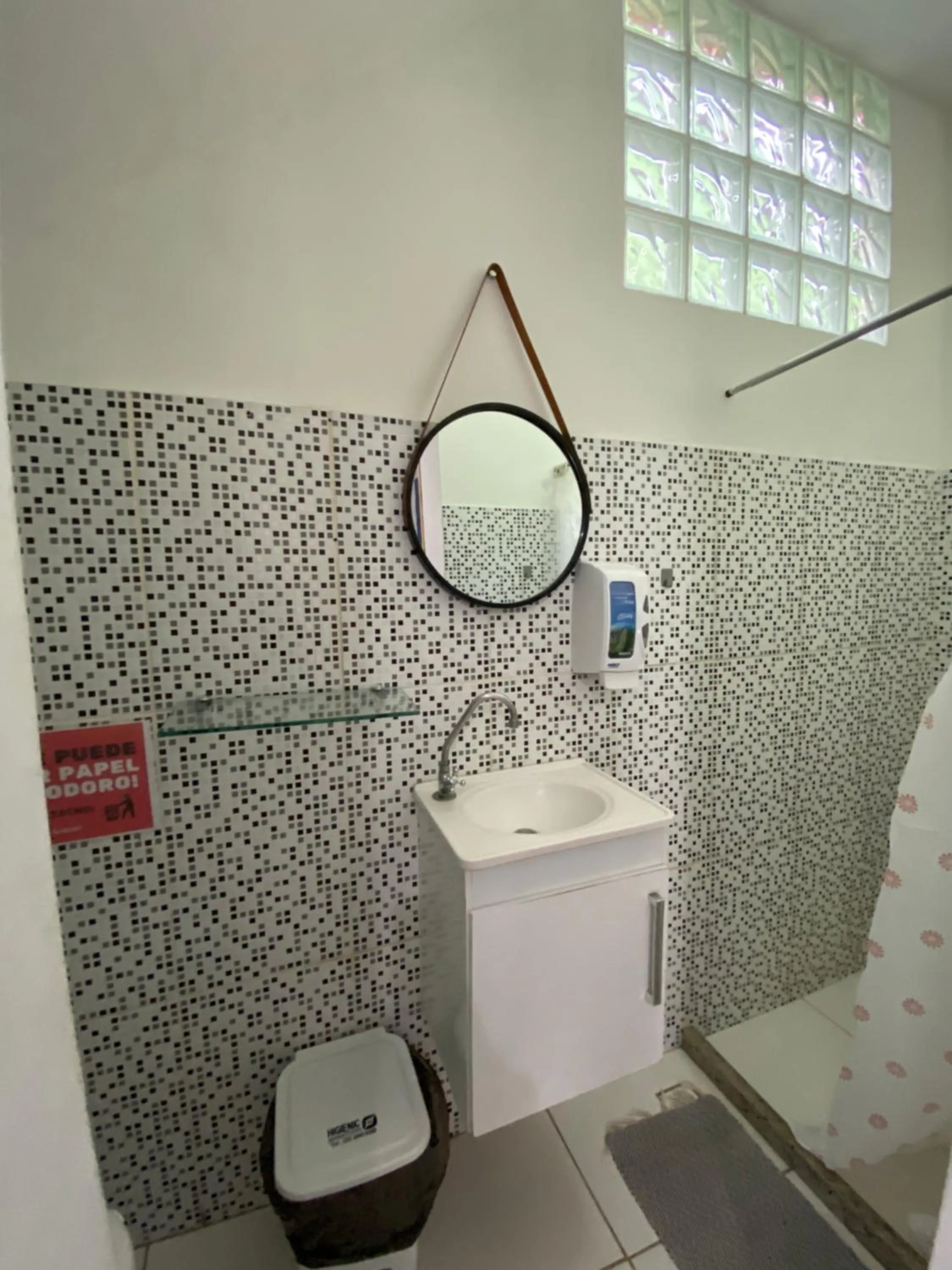 Bathroom in La Casa Hostel