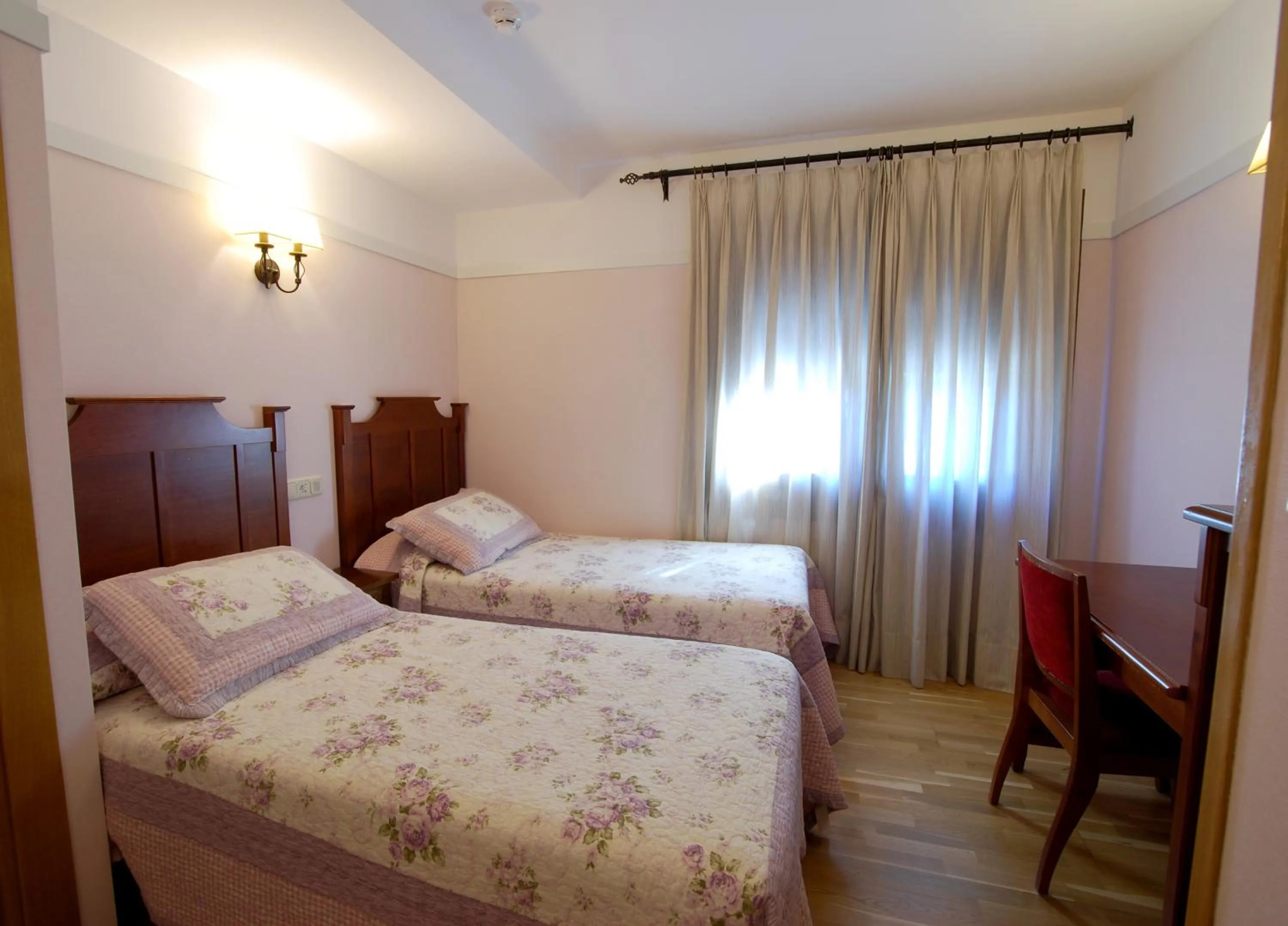 Bed in Hotel Bujaruelo