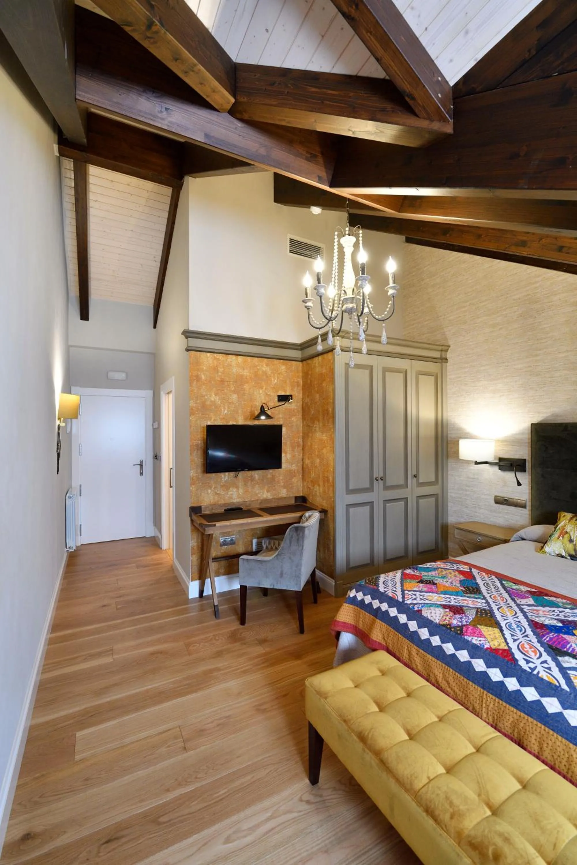 Bed in Hotel Bujaruelo
