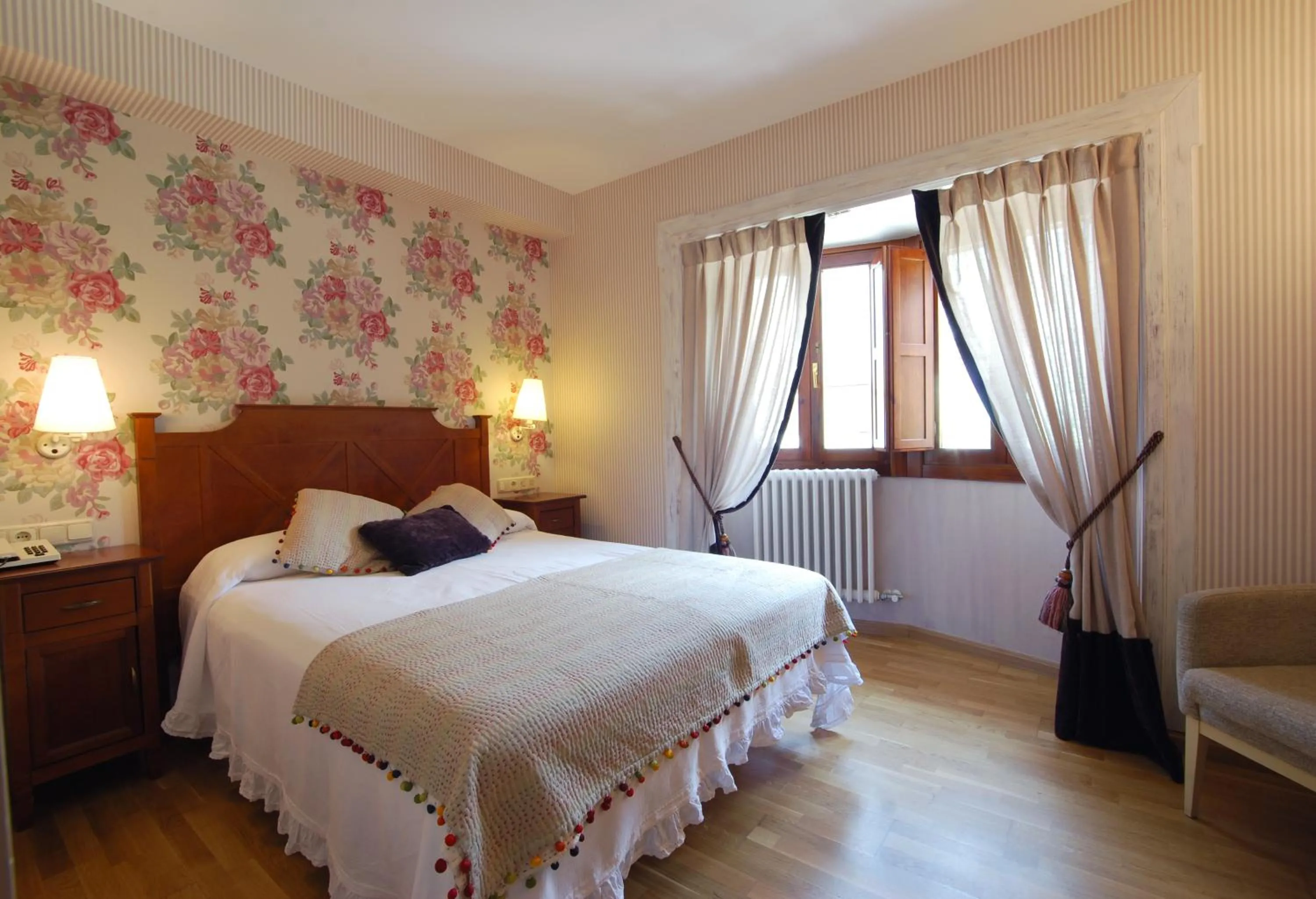 Bed in Hotel Bujaruelo