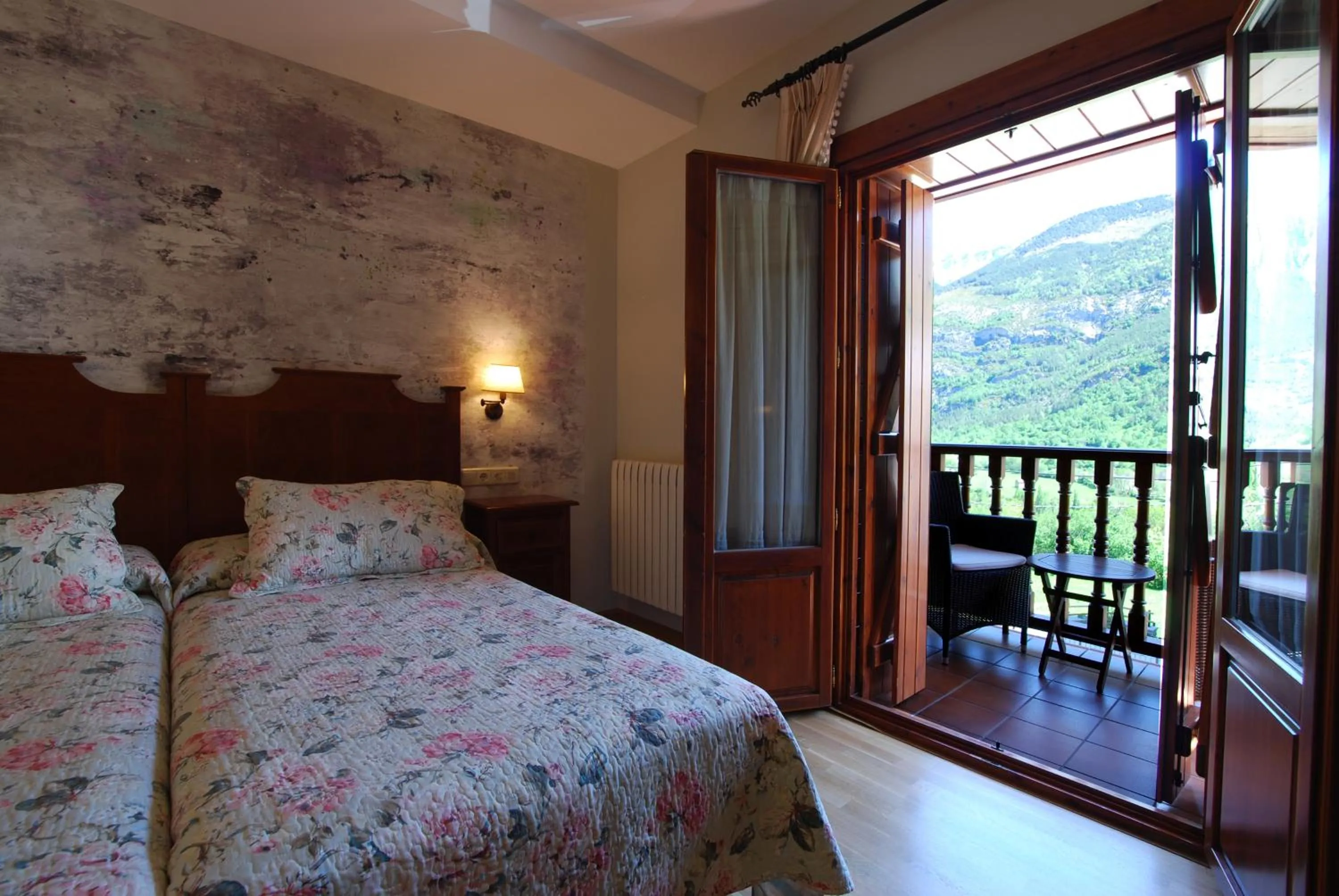 Bed in Hotel Bujaruelo
