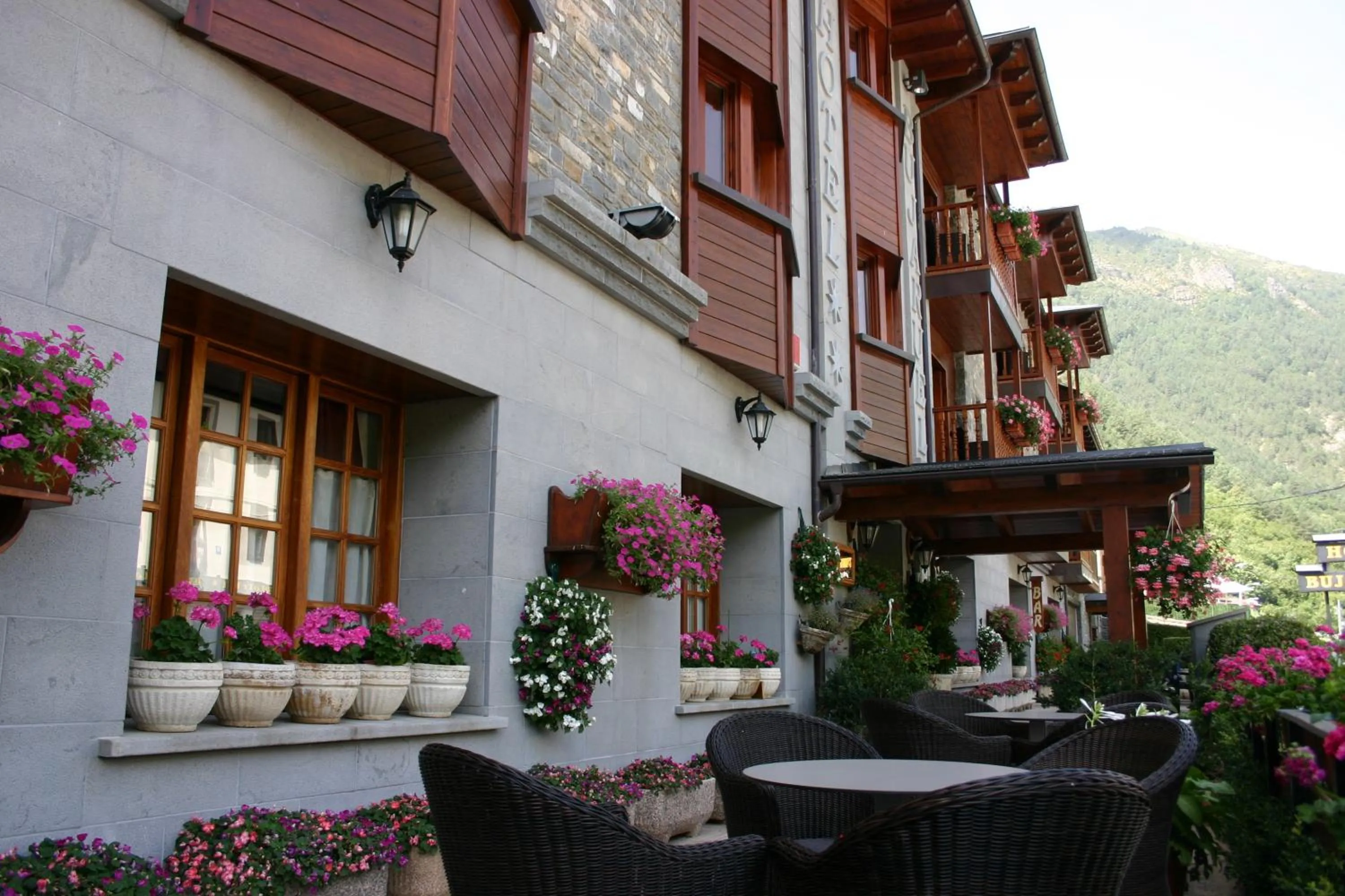 Facade/entrance in Hotel Bujaruelo