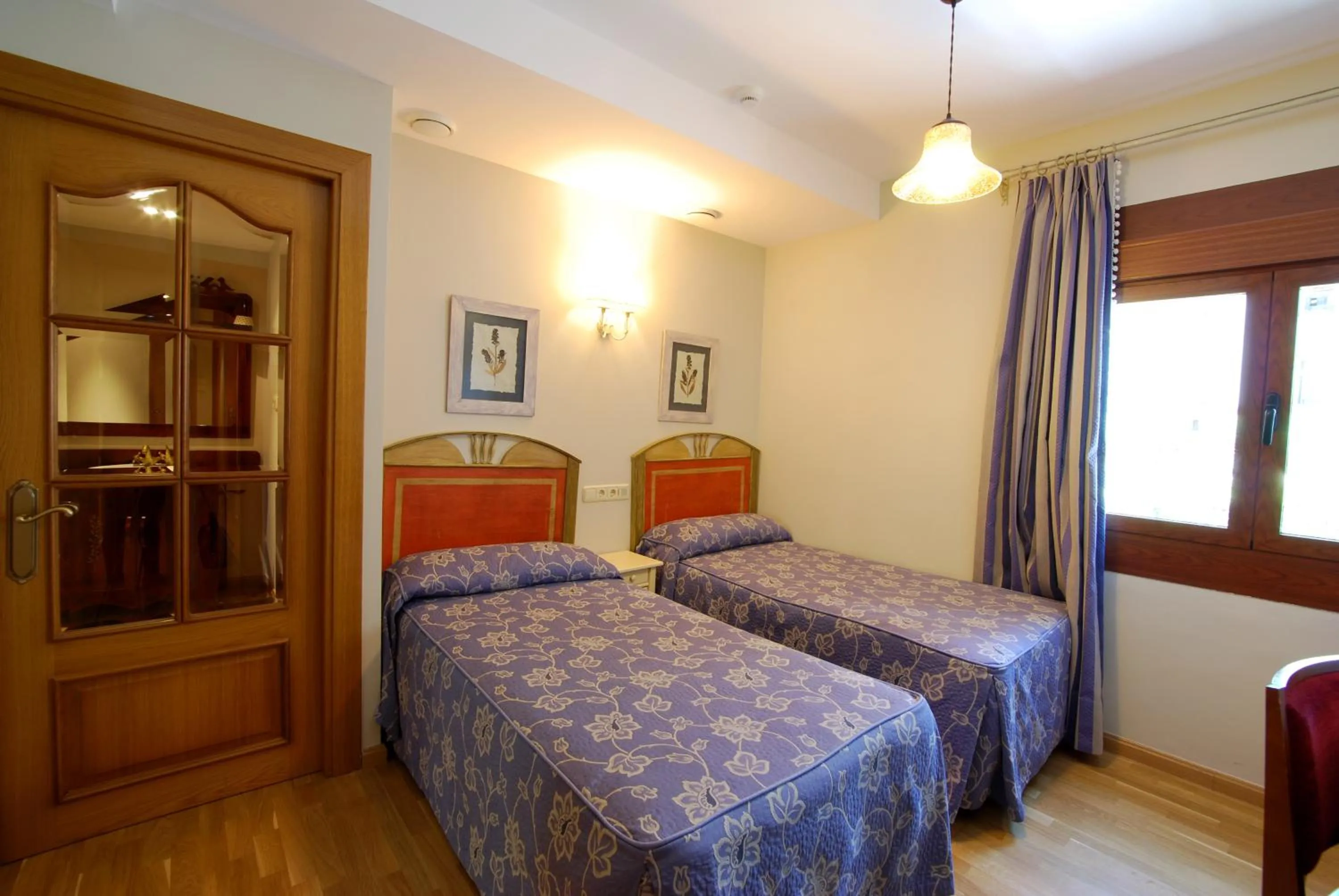 Bed in Hotel Bujaruelo