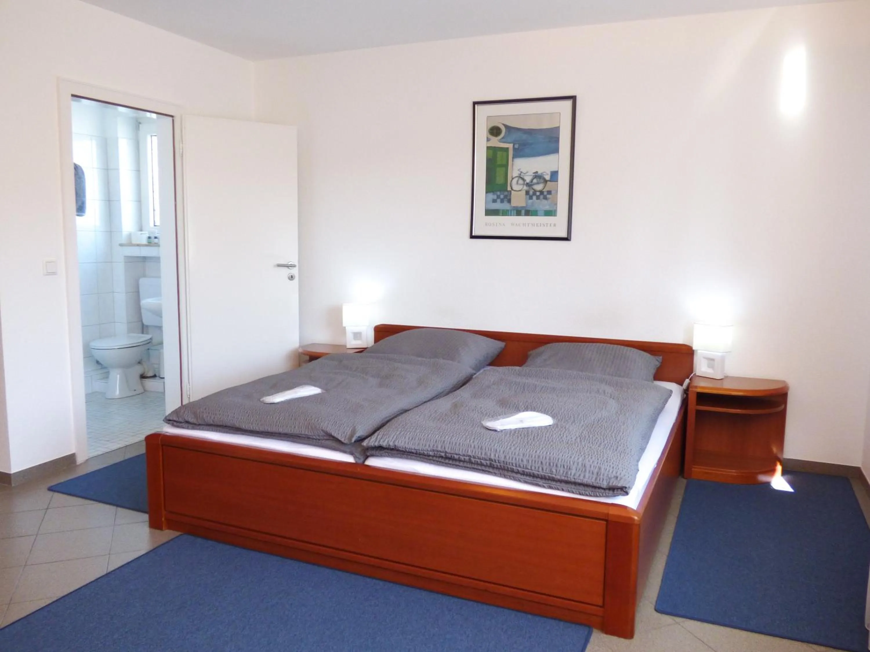 Photo of the whole room, Bed in Hotel Alt Büttgen