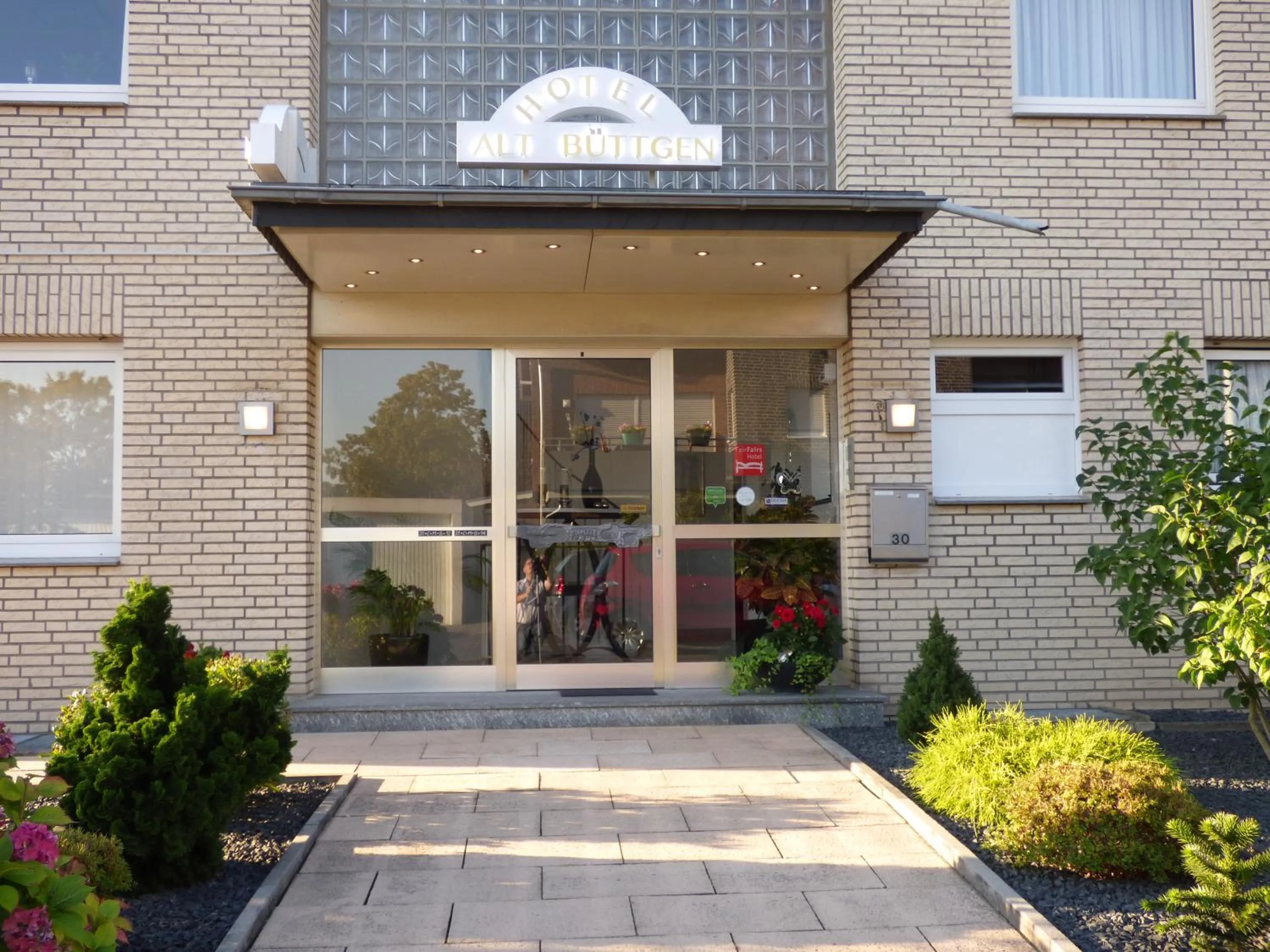 Facade/entrance in Hotel Alt Büttgen