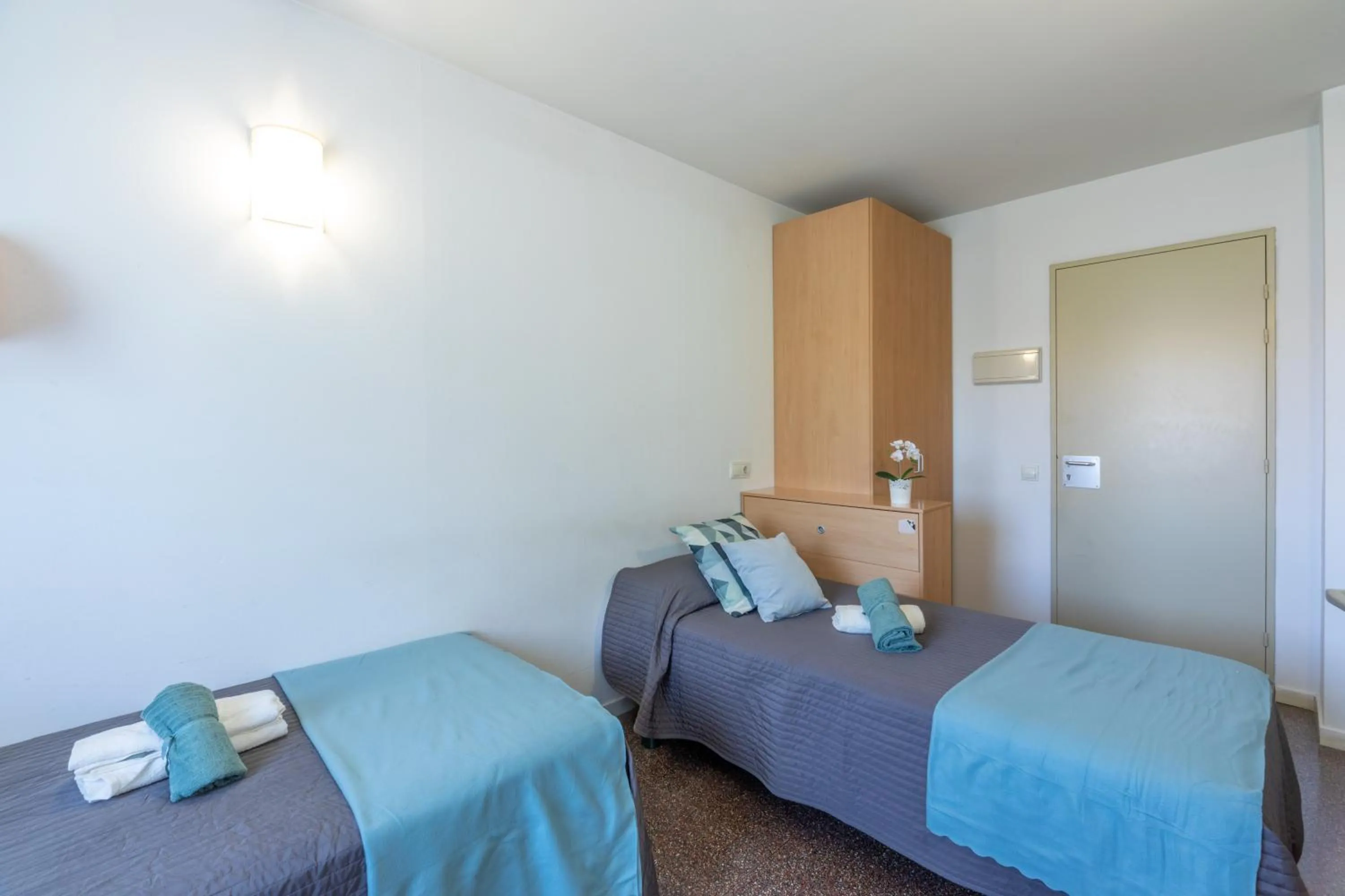 Photo of the whole room, Bed in Residencia Universitaria Resa La Ciutadella