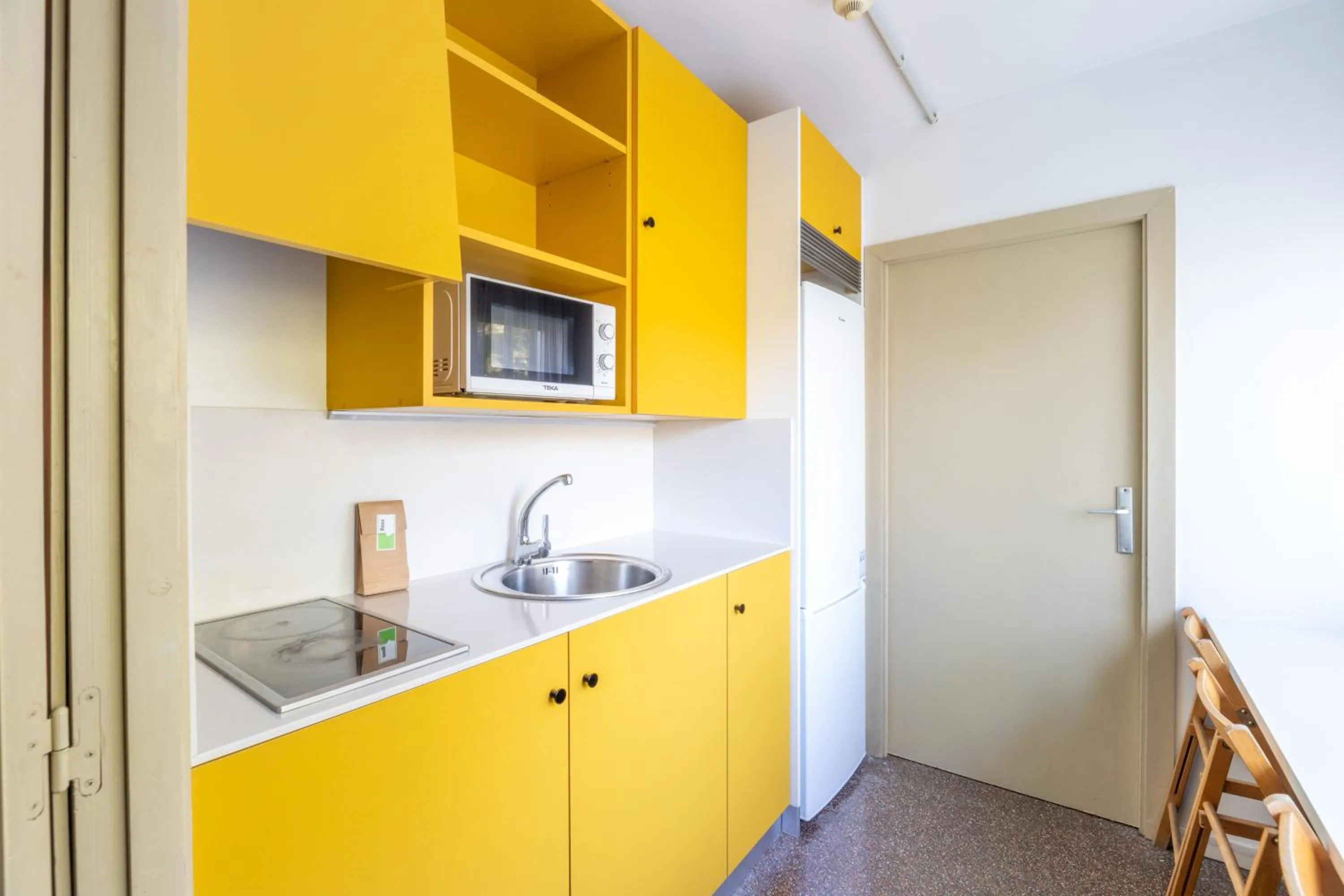 kitchen in Residencia Universitaria Resa La Ciutadella